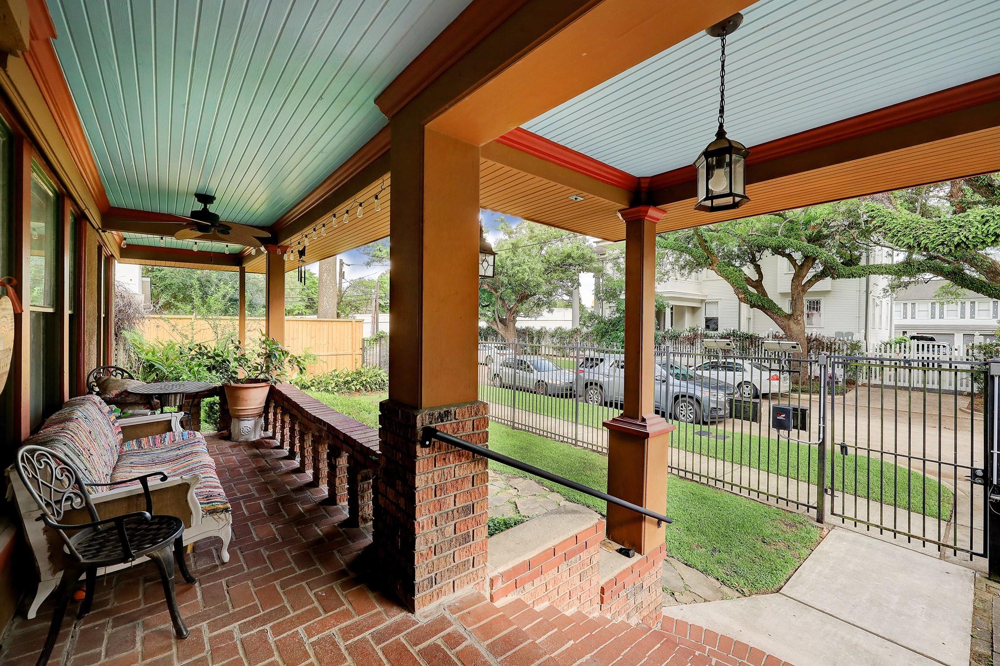 304 Sul Ross Street