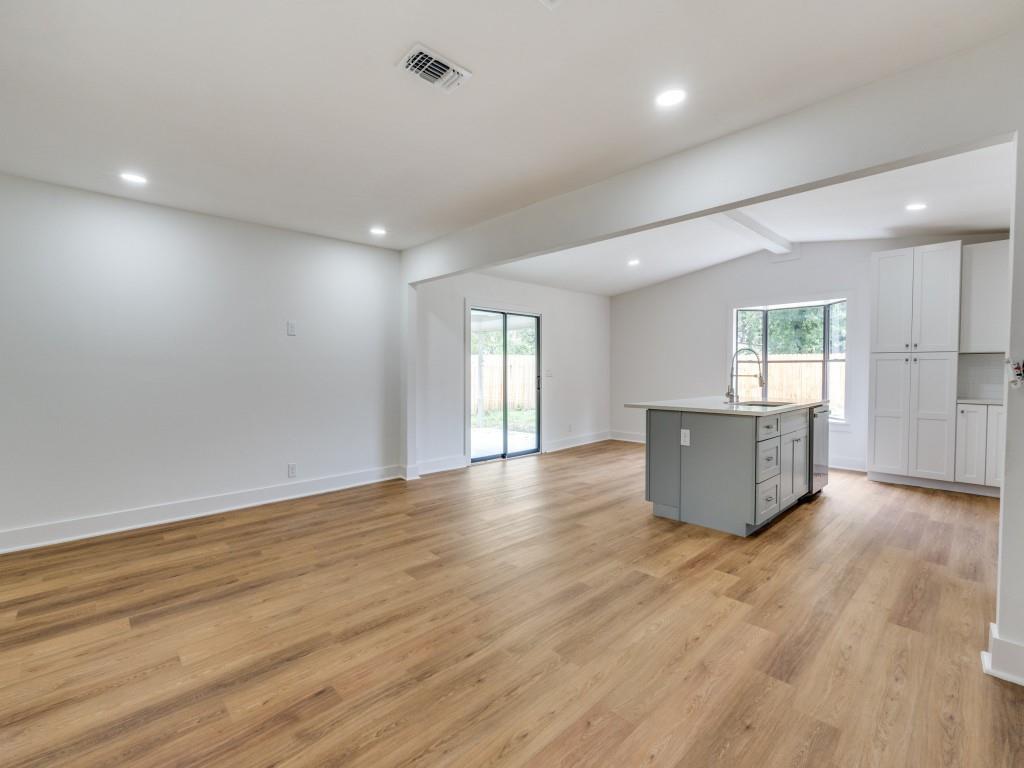 527 Blakeley Dr
