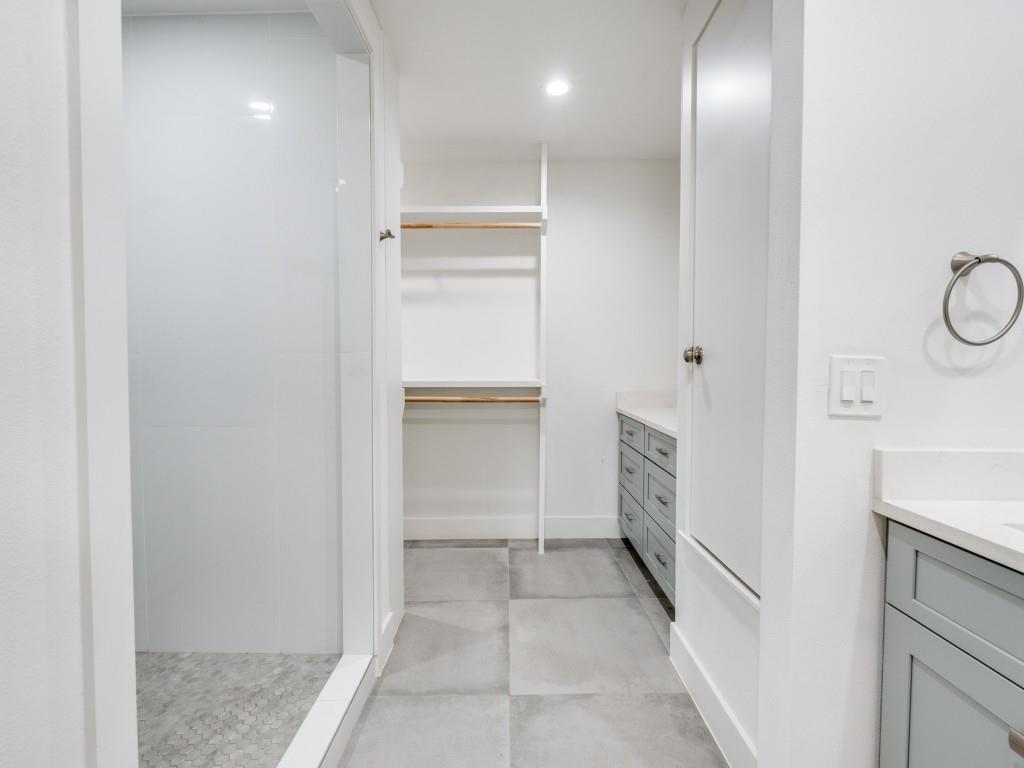527 Blakeley Dr