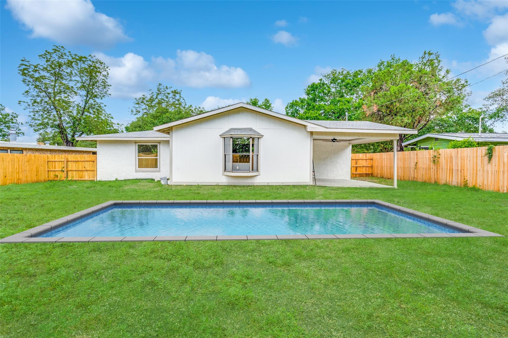 527 Blakeley Dr