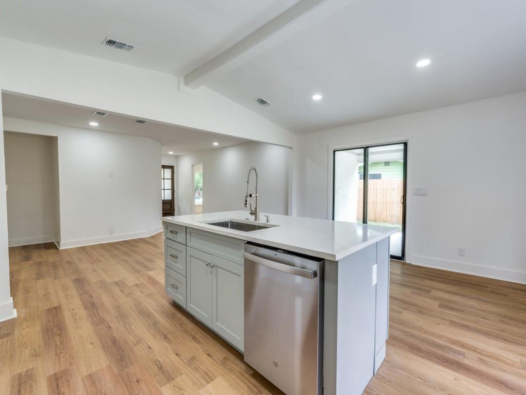 527 Blakeley Dr
