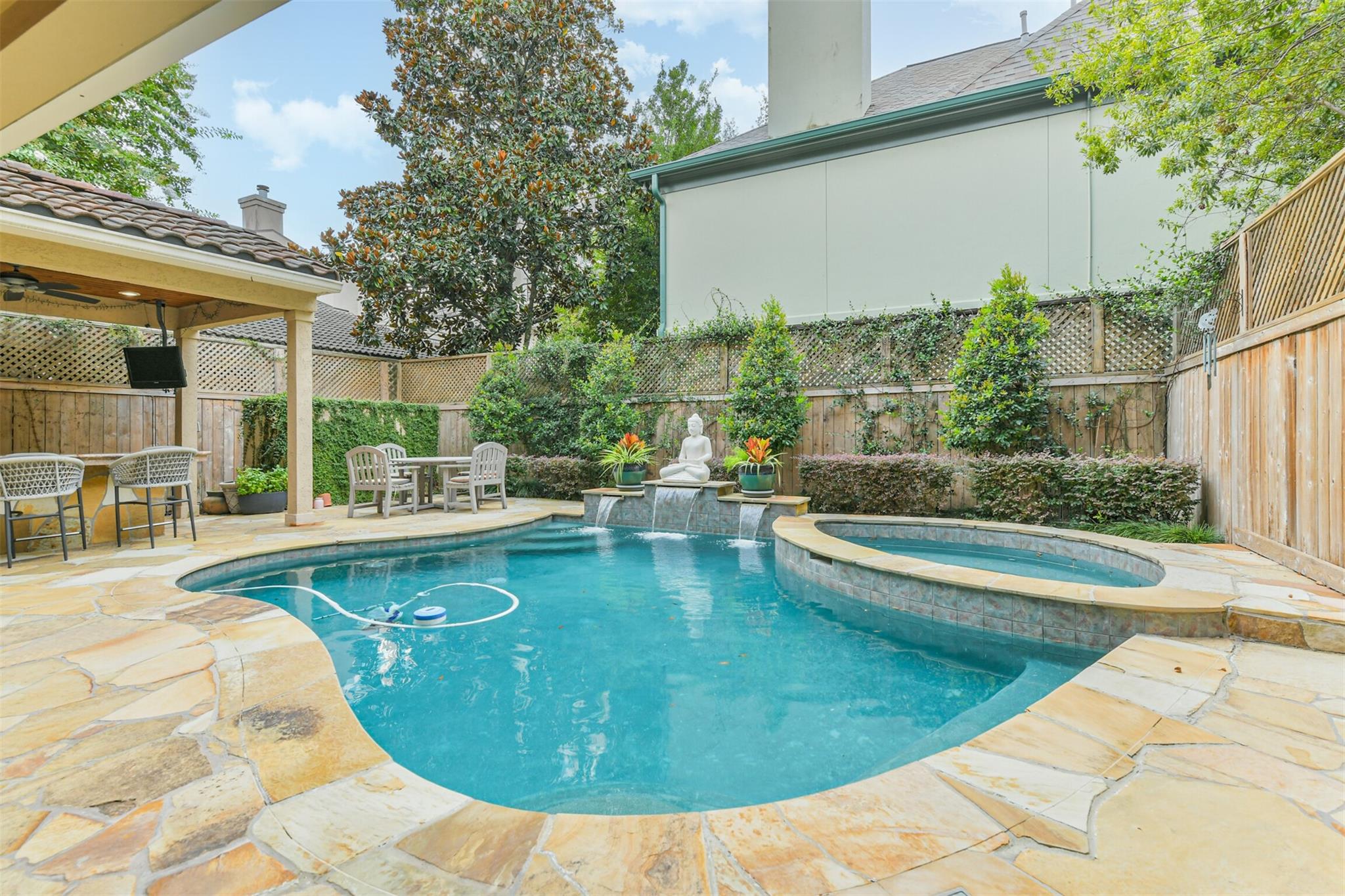 52 Briar Hollow Lane