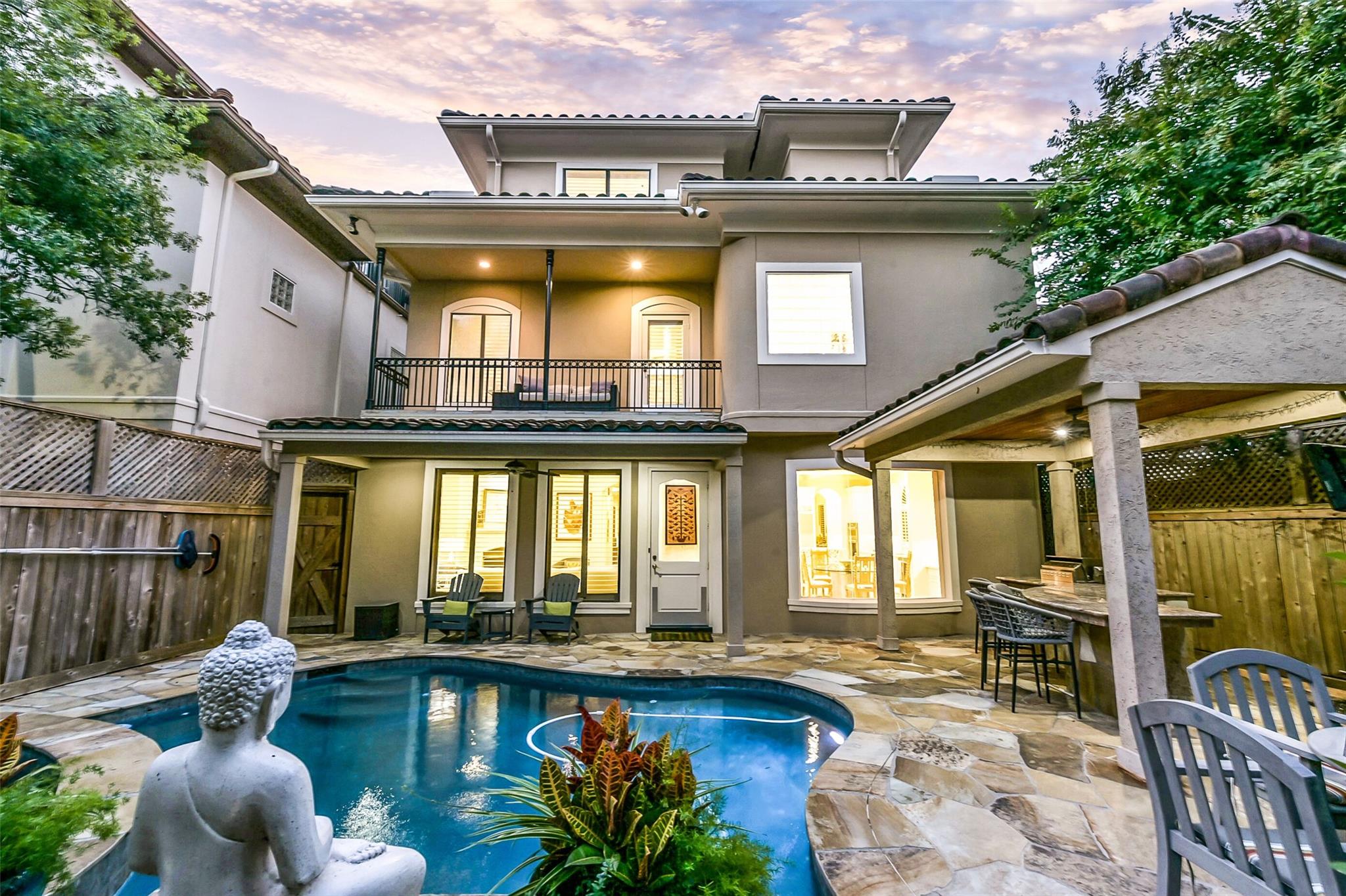 52 Briar Hollow Lane