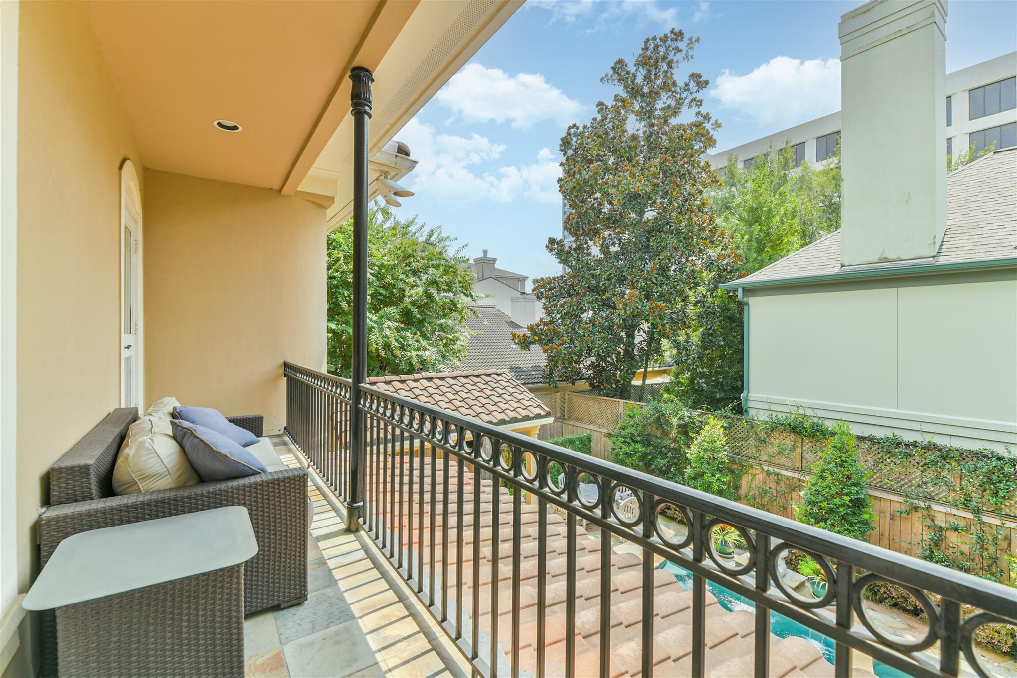 52 Briar Hollow Lane