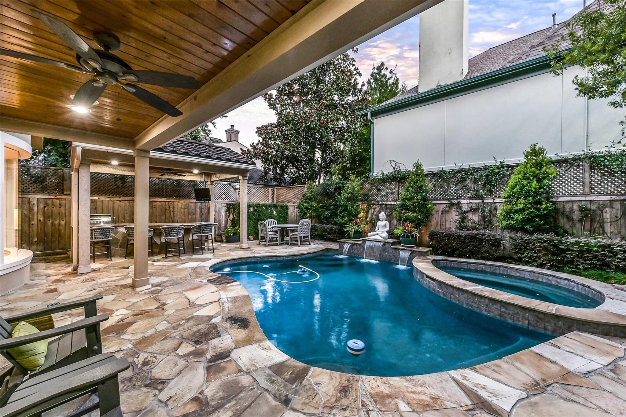 52 Briar Hollow Lane