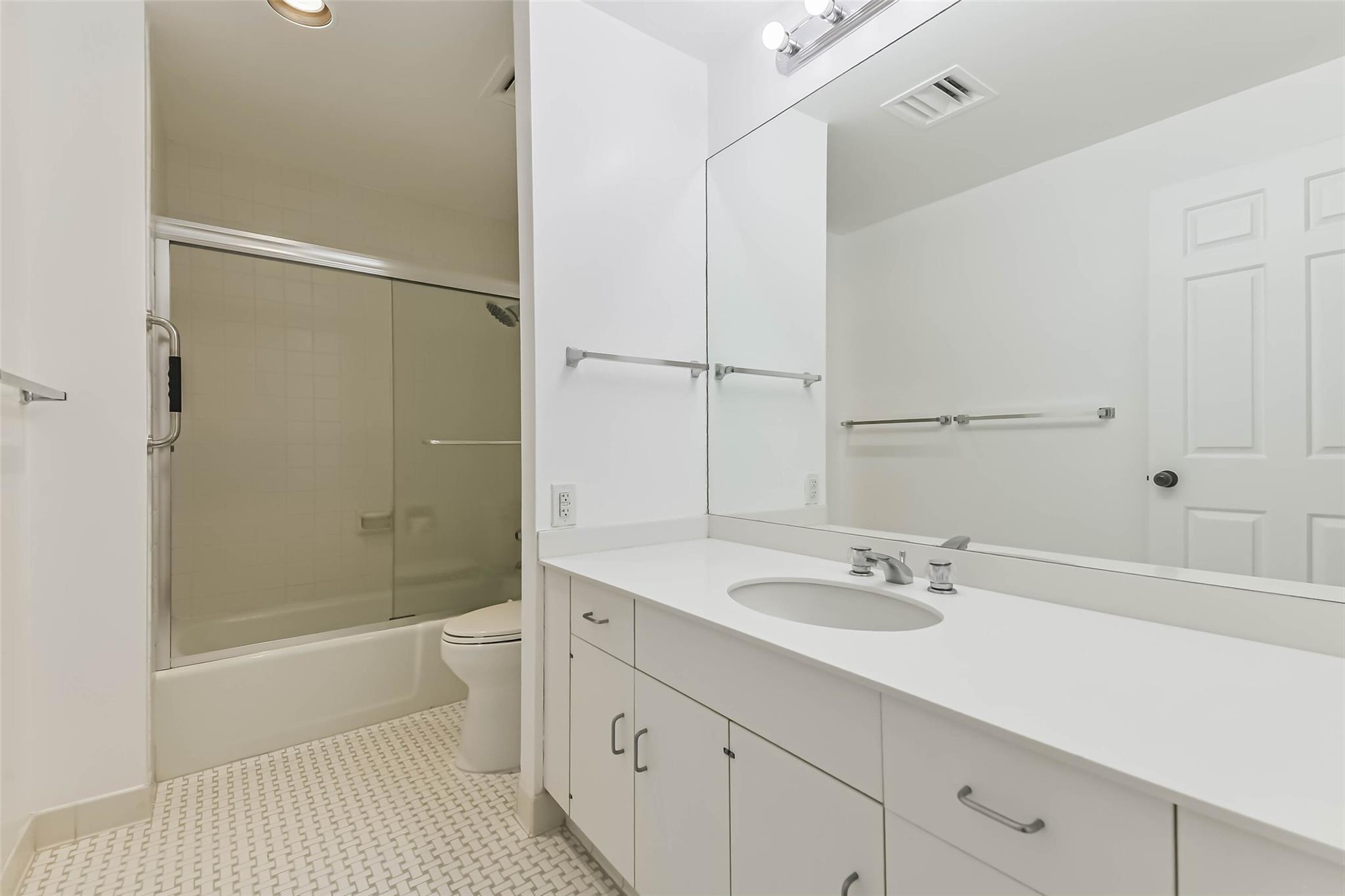 14 Greenway Plaza # 15N