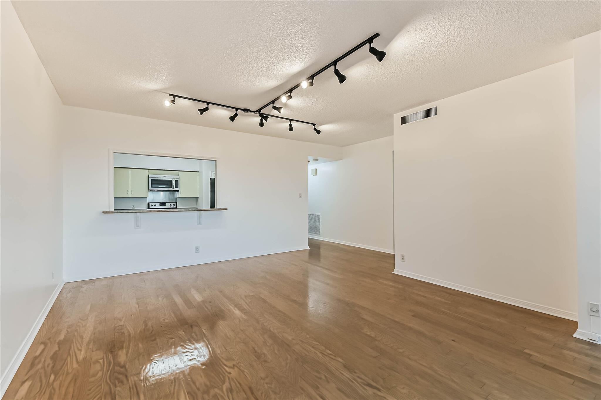 14 Greenway Plaza # 15N