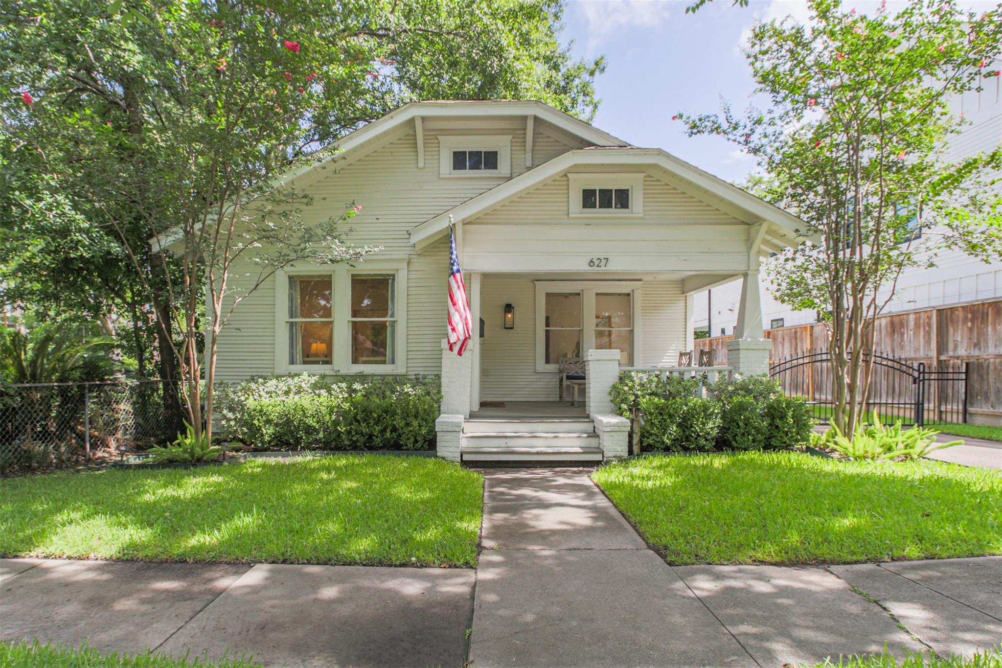 627 E 11th 1/2 Street