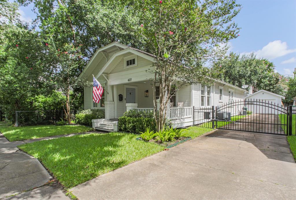 627 E 11th 1/2 Street