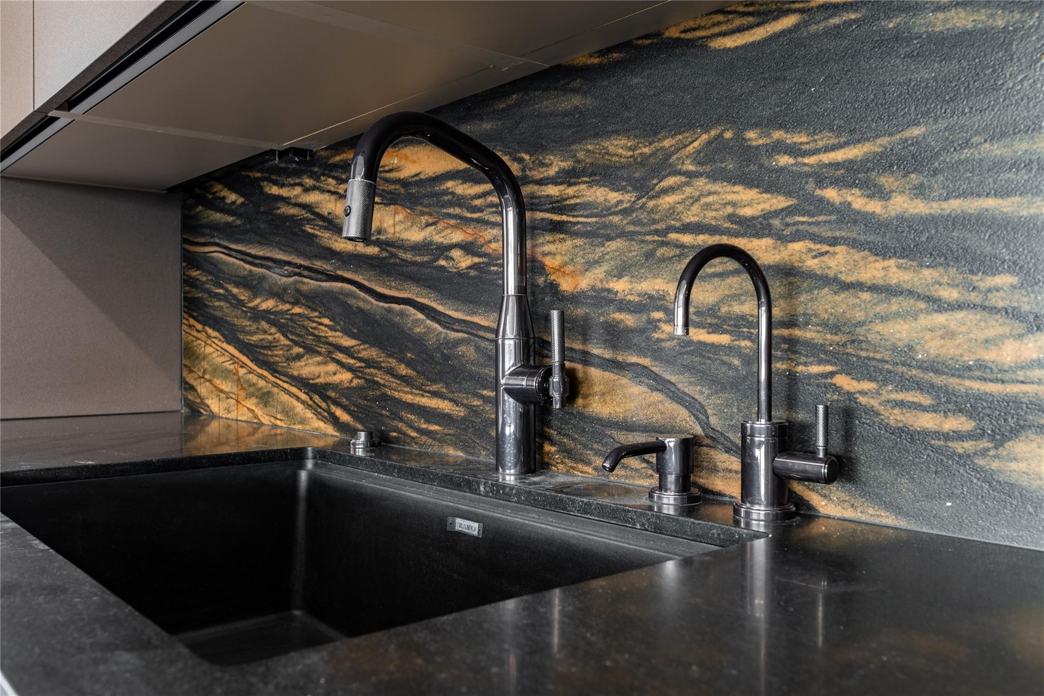 49 Briar Hollow Lane # 1904