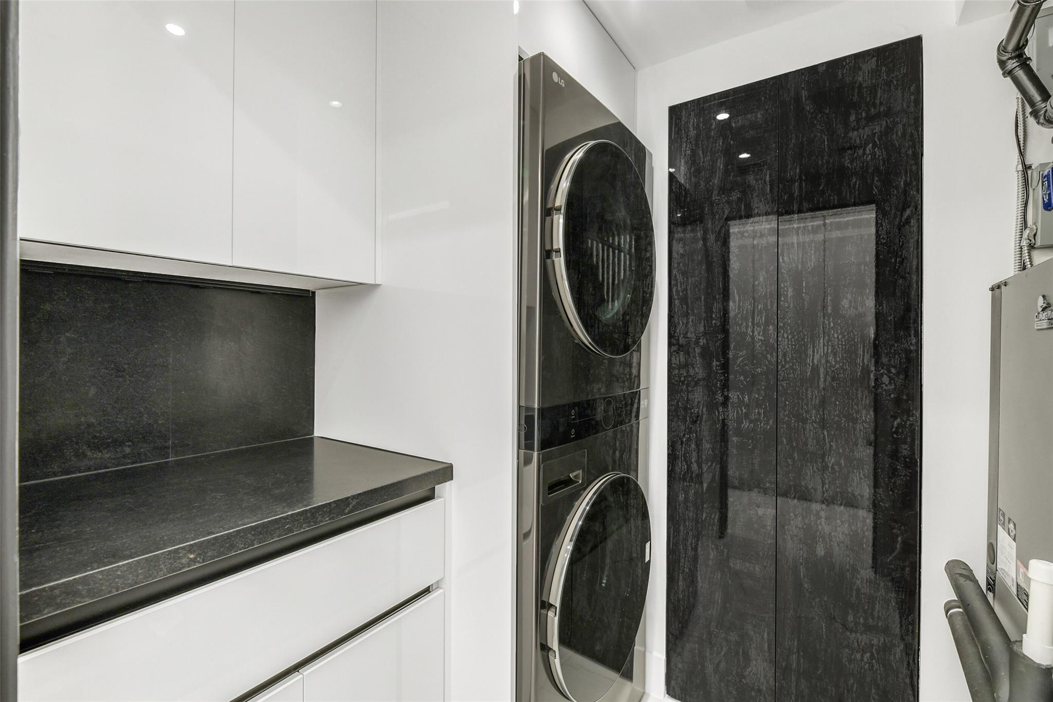 49 Briar Hollow Lane # 1904