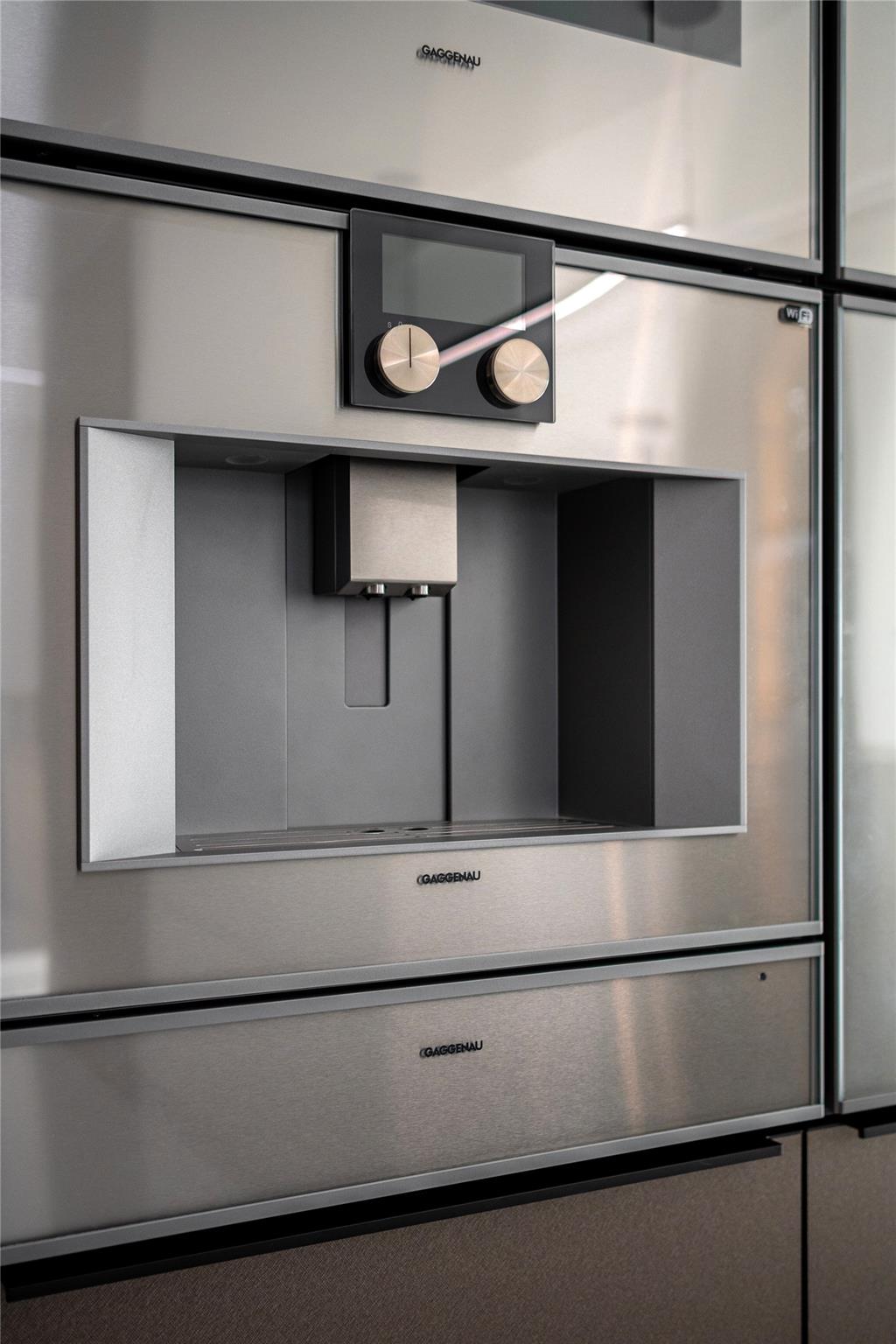 49 Briar Hollow Lane # 1904