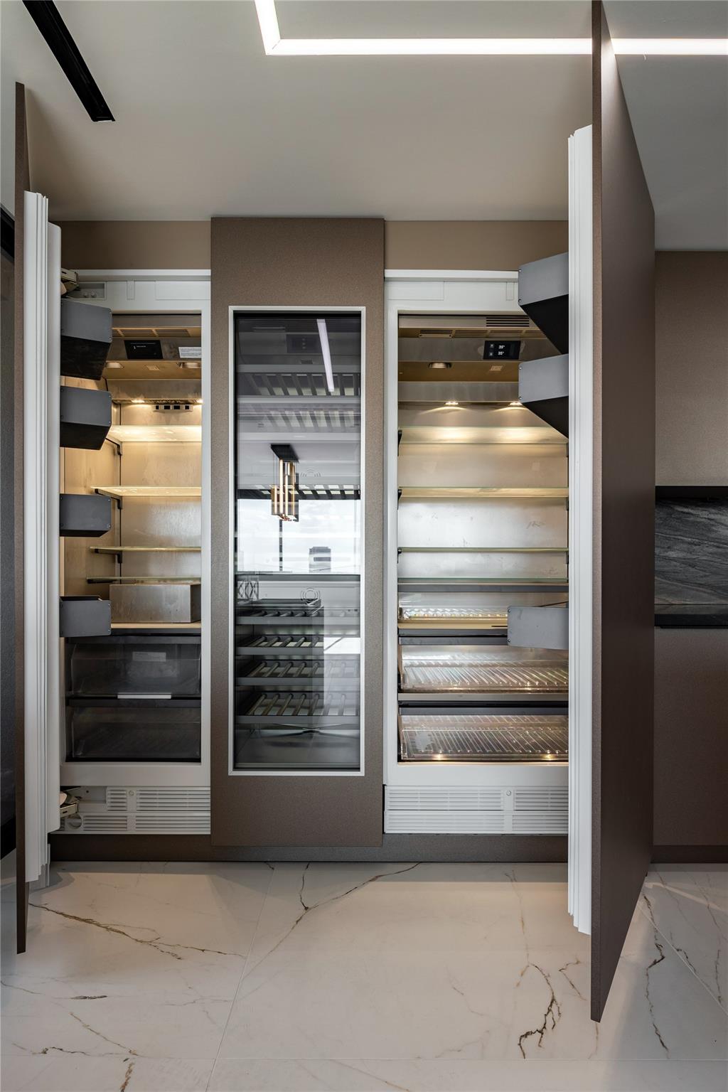 49 Briar Hollow Lane # 1904