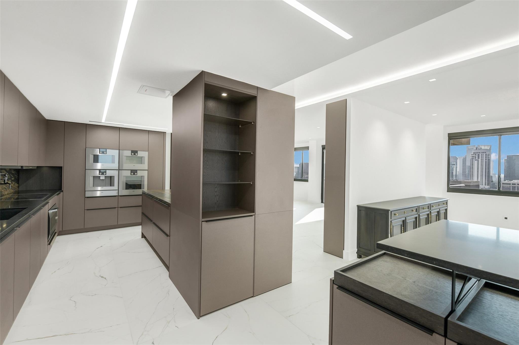 49 Briar Hollow Lane # 1904