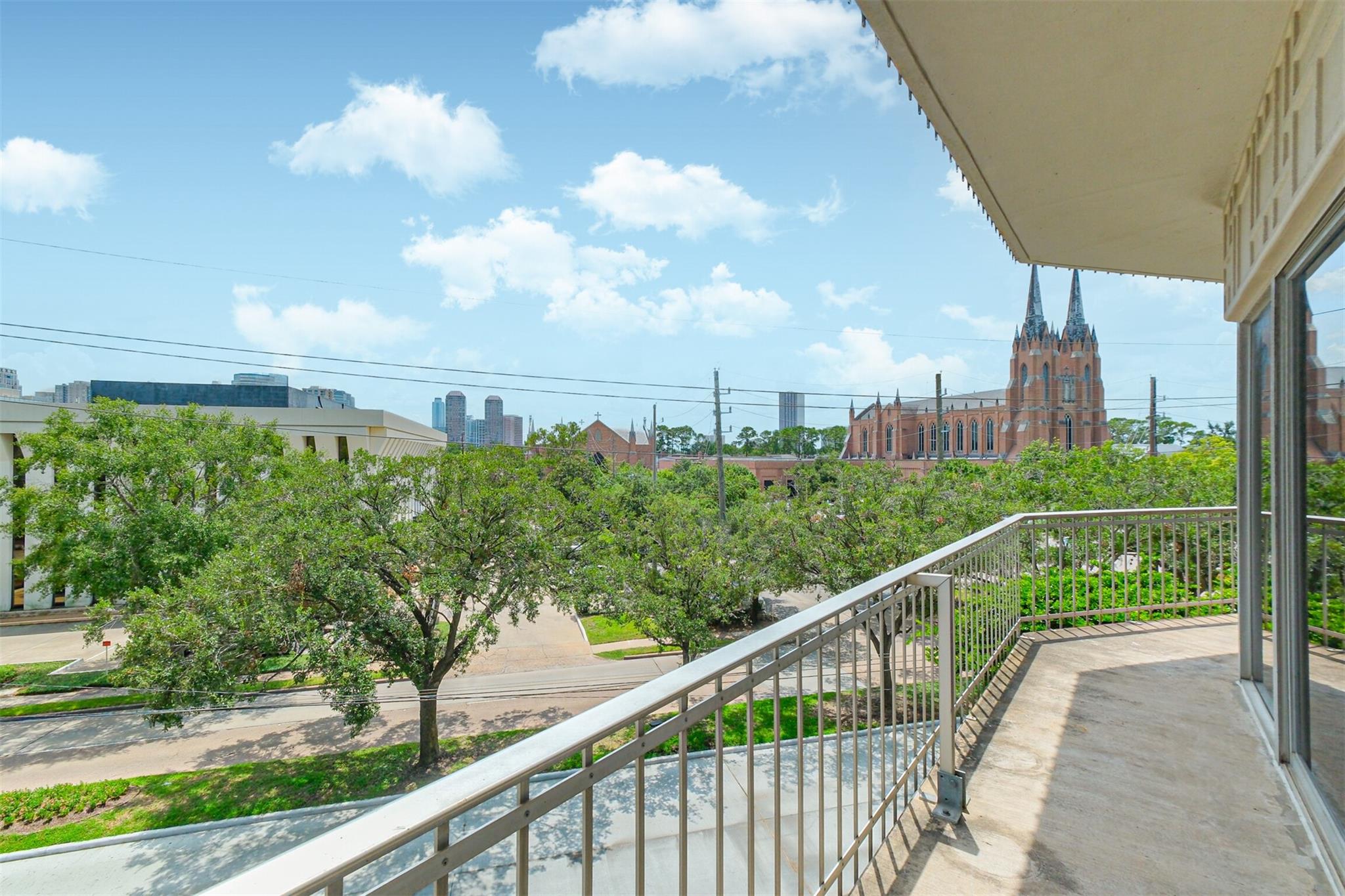 5050 Woodway Drive # 3M