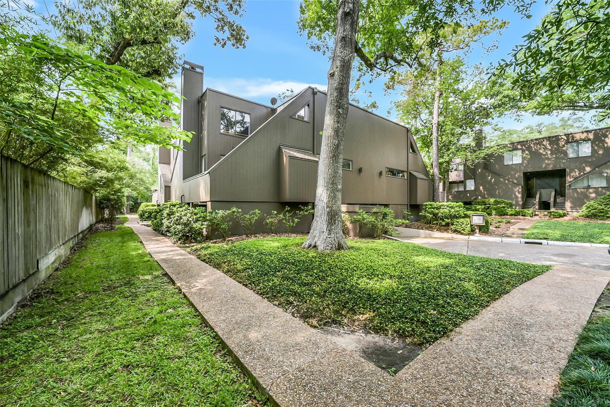 296 Litchfield Lane