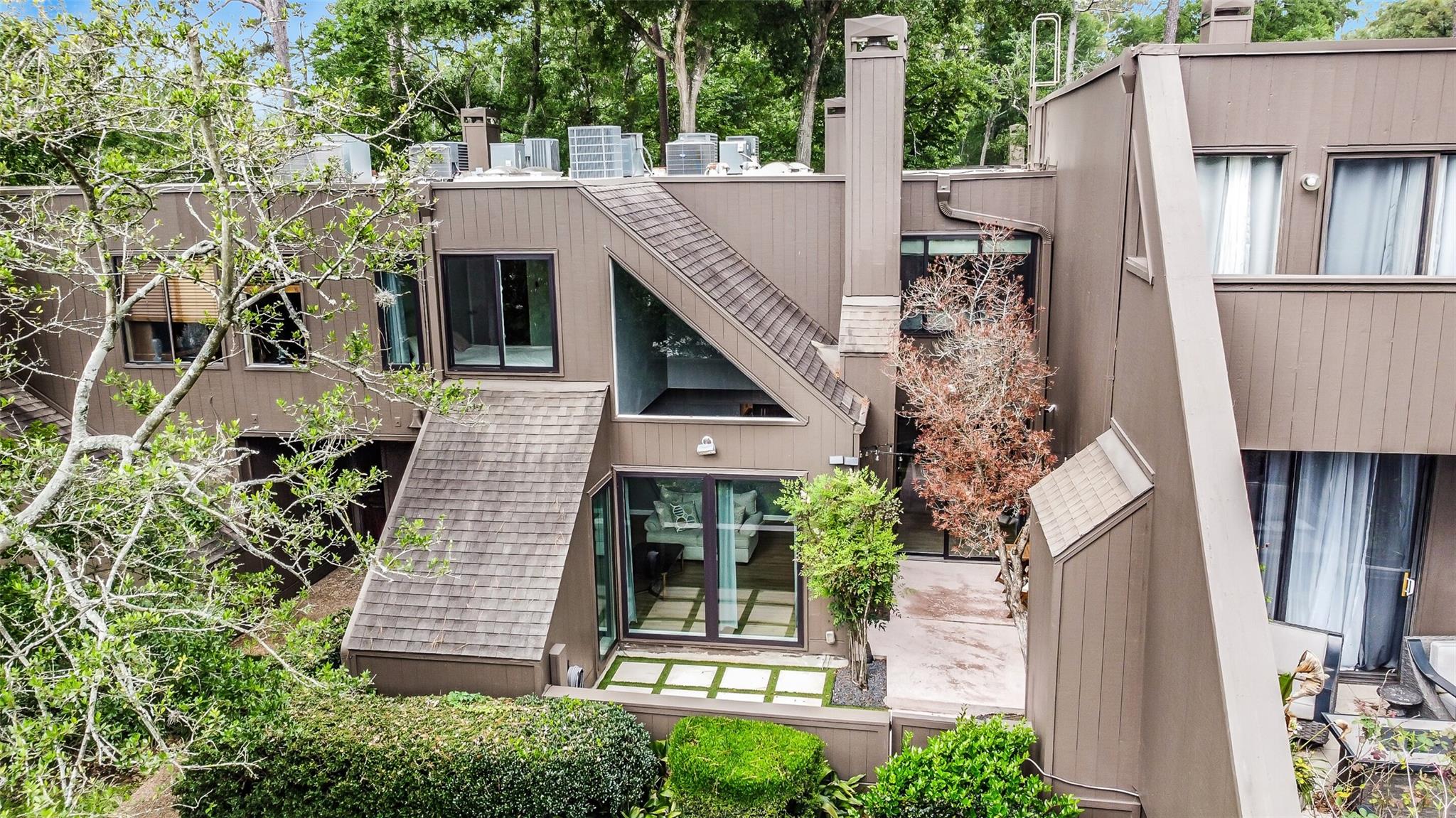 296 Litchfield Lane