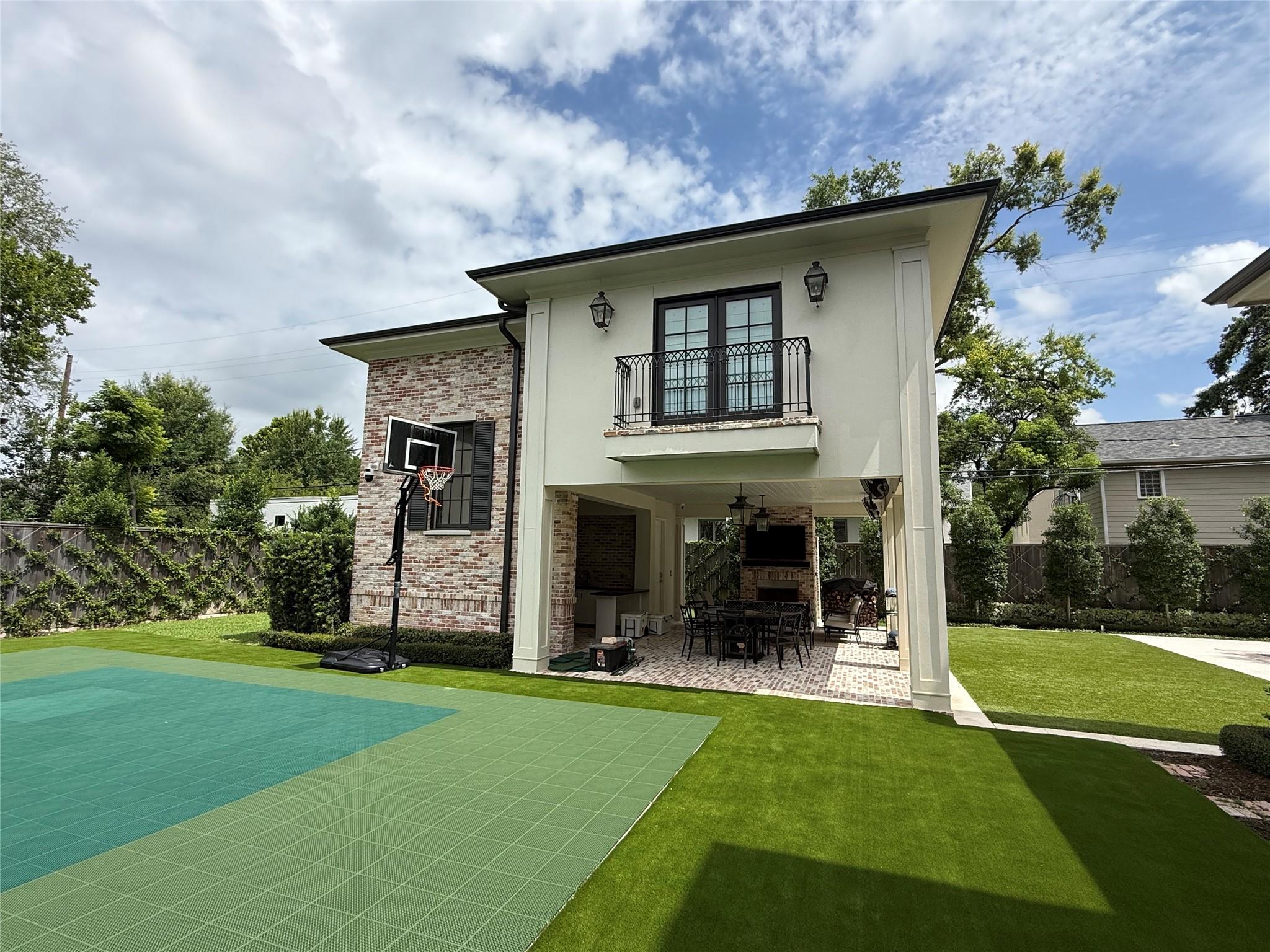 2506 Blue Bonnet Boulevard