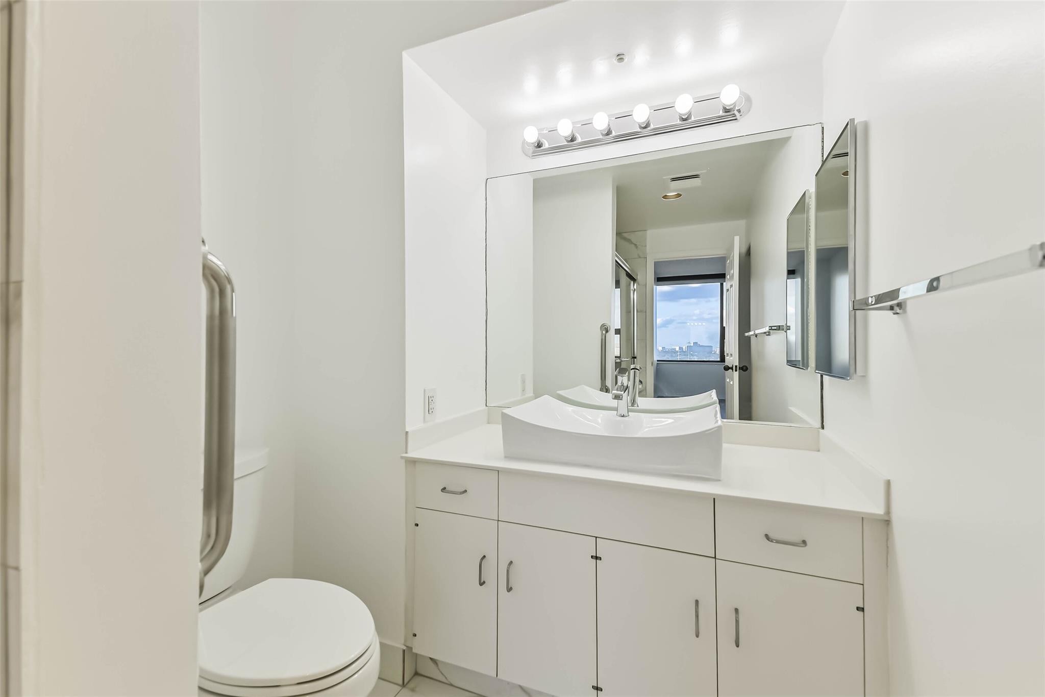 14 Greenway Plaza # 15N