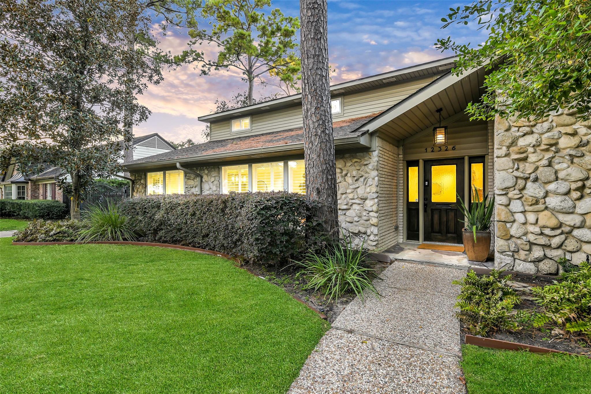 12326 Old Oaks Drive