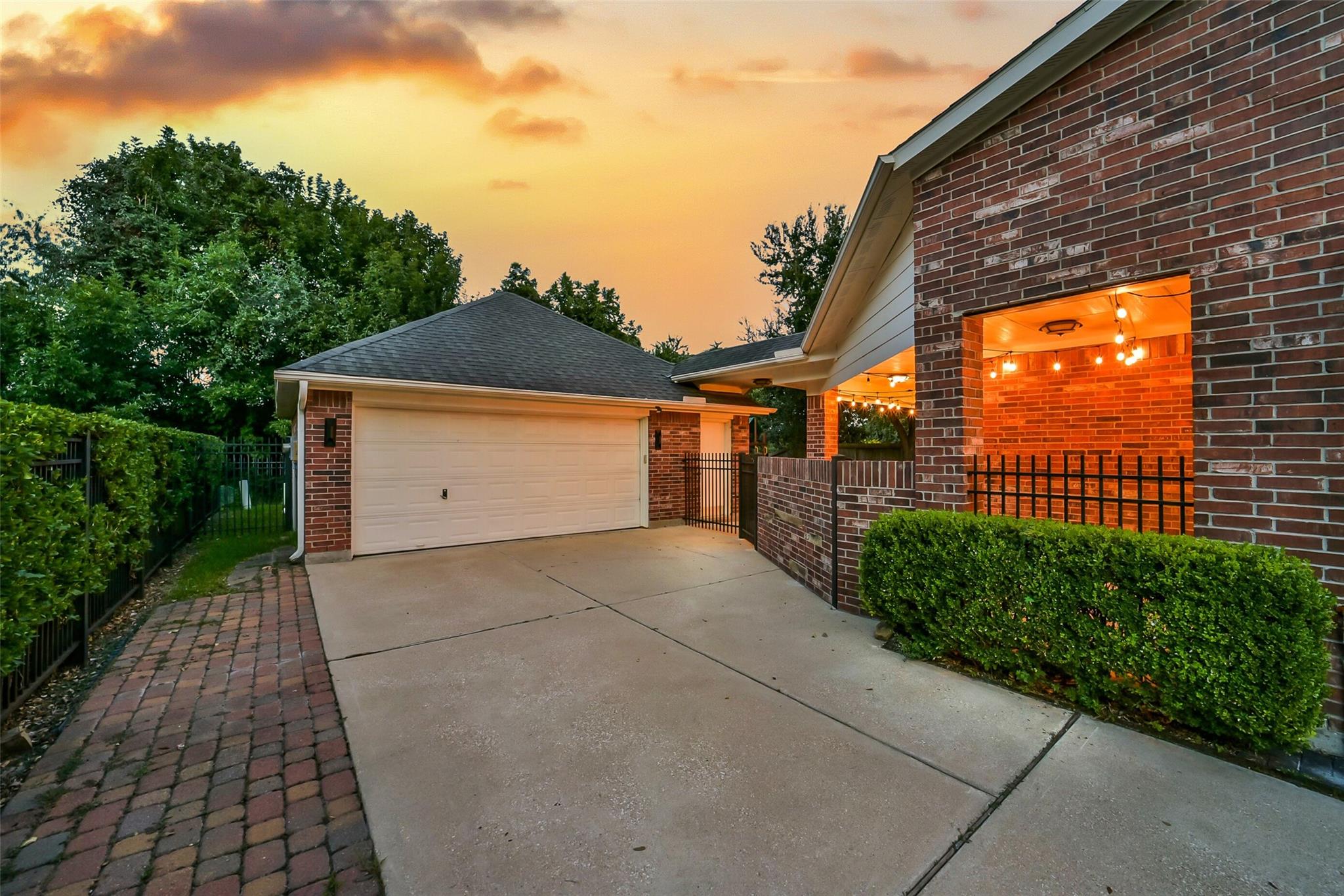 5911 Rose Bush Trail