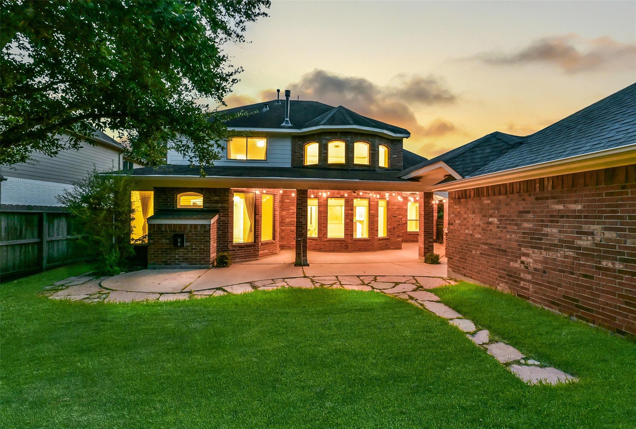 5911 Rose Bush Trail
