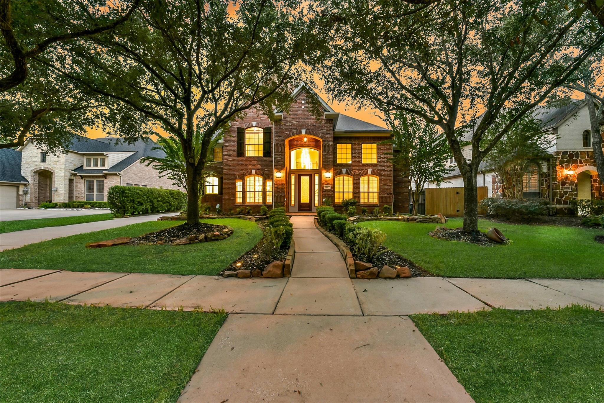 5911 Rose Bush Trail