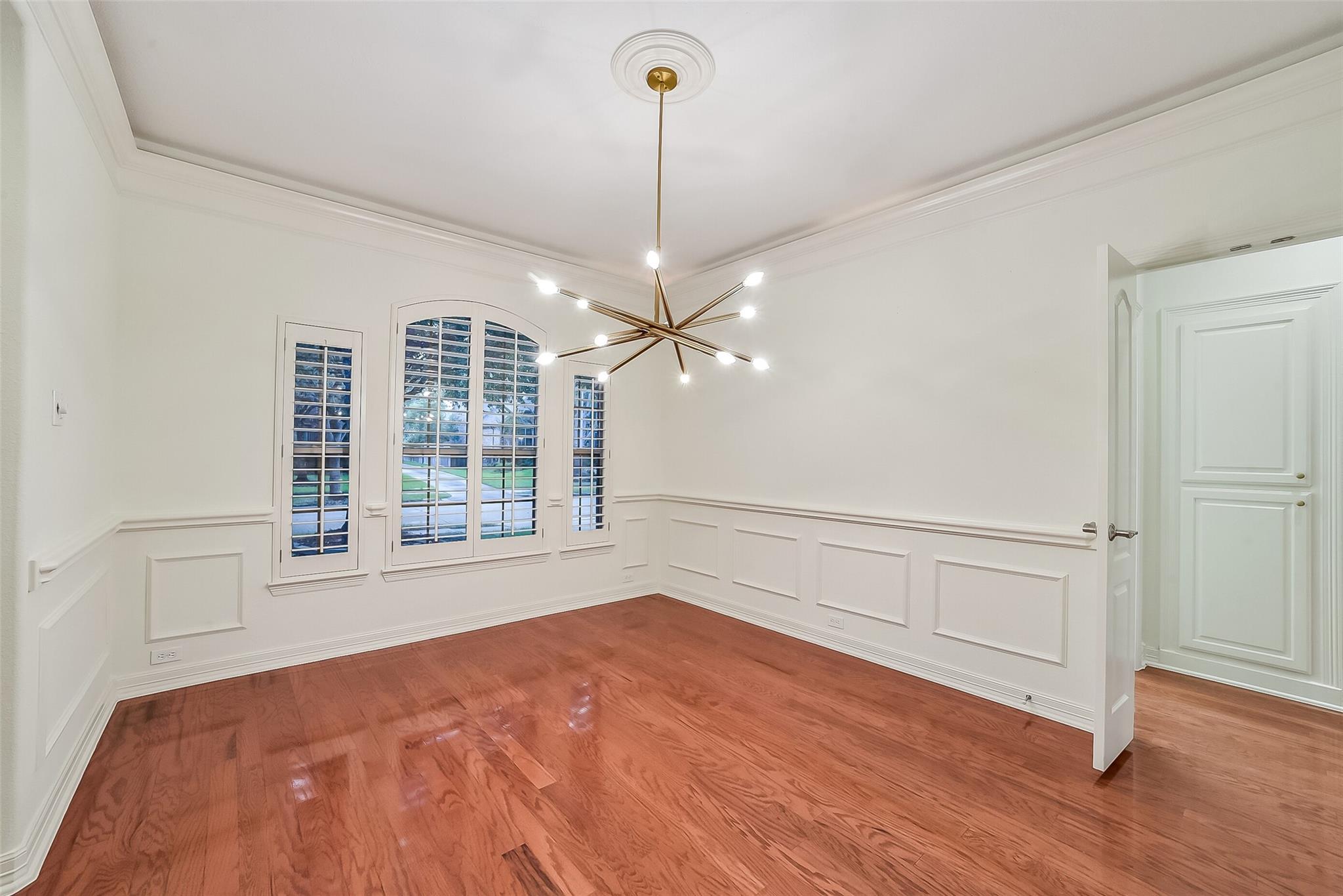 5911 Rose Bush Trail