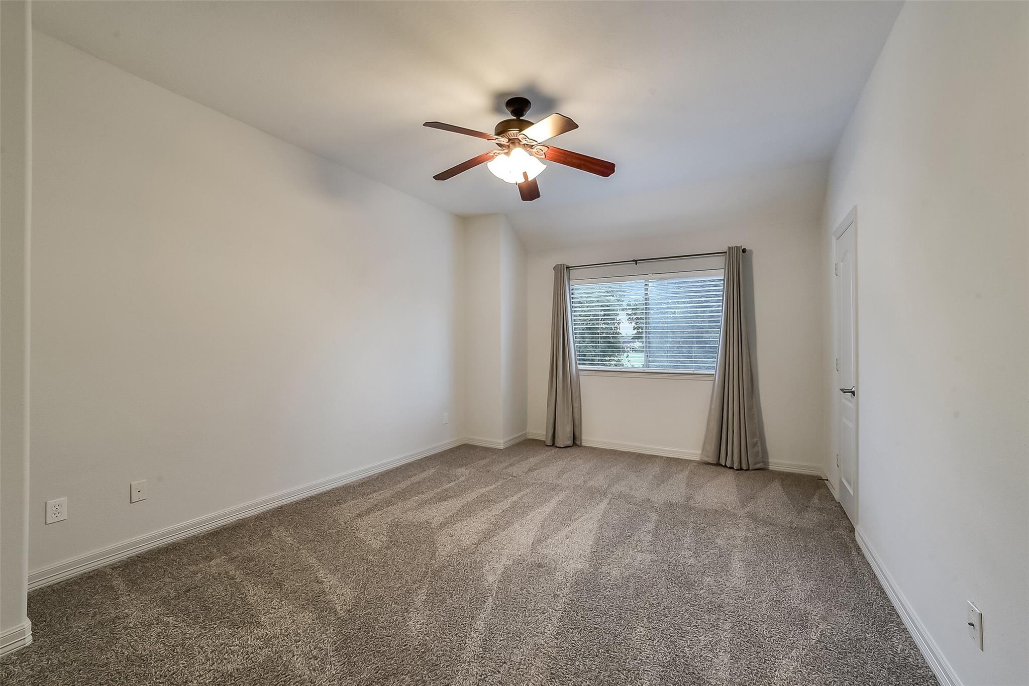 5911 Rose Bush Trail