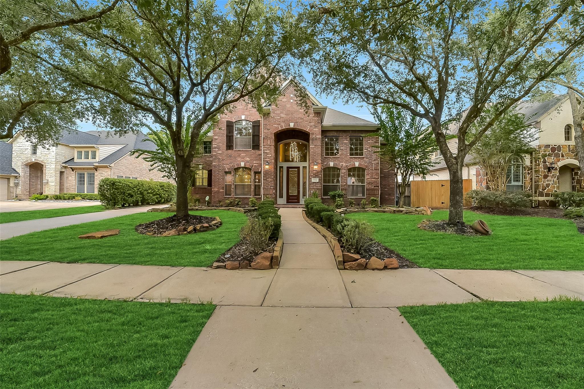5911 Rose Bush Trail