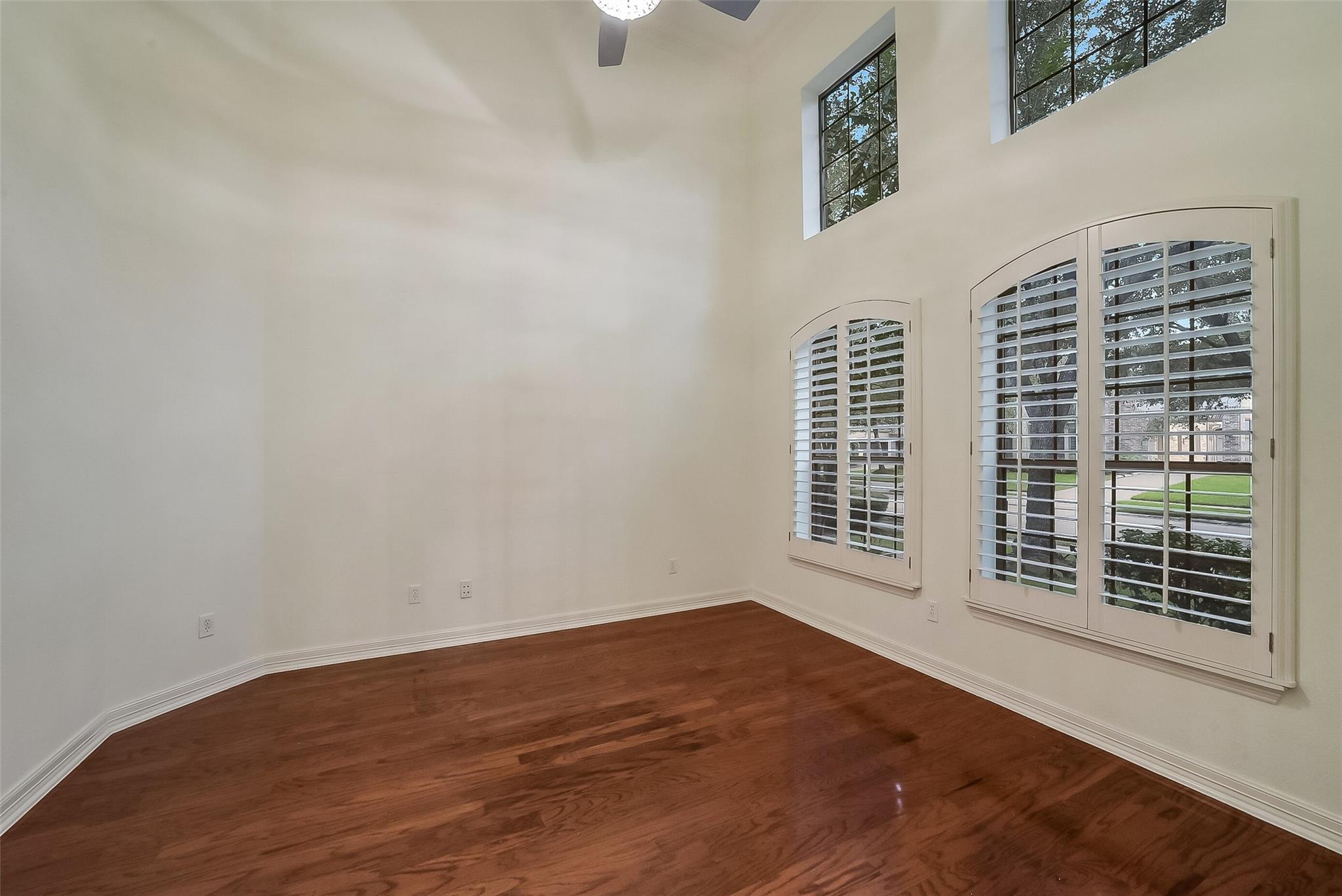 5911 Rose Bush Trail