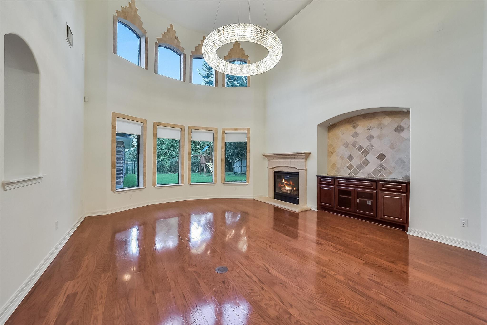 5911 Rose Bush Trail