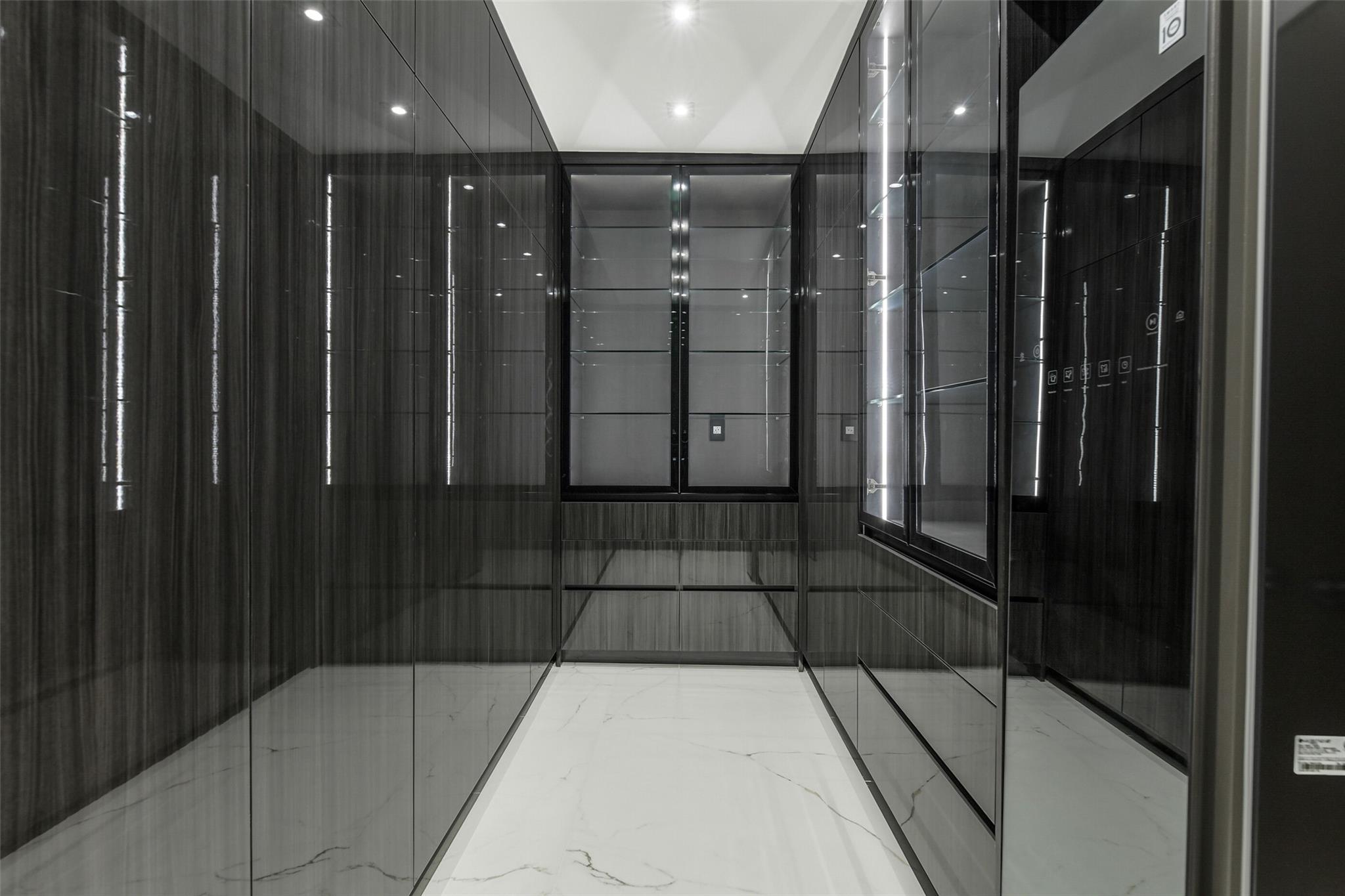 49 Briar Hollow Lane # 1904