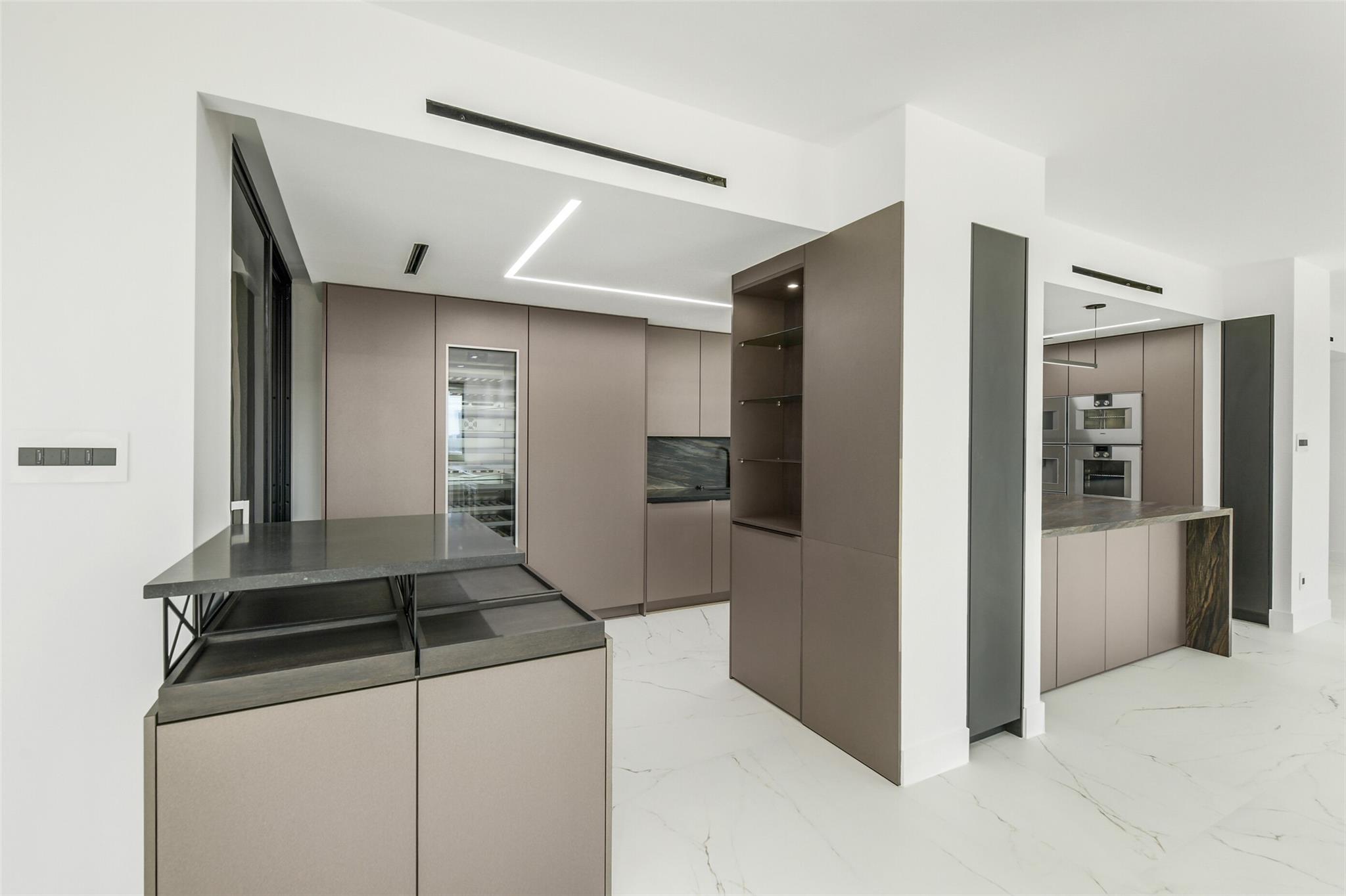 49 Briar Hollow Lane # 1904