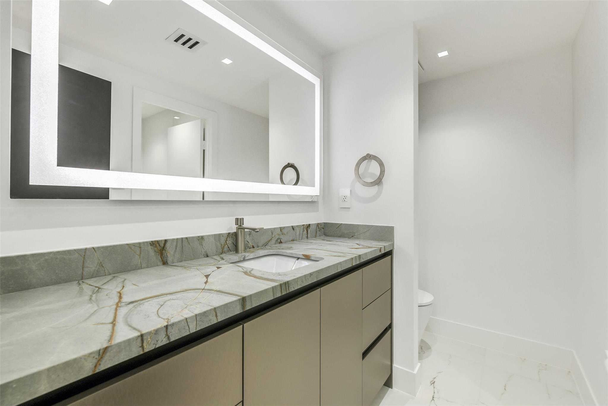 49 Briar Hollow Lane # 1904