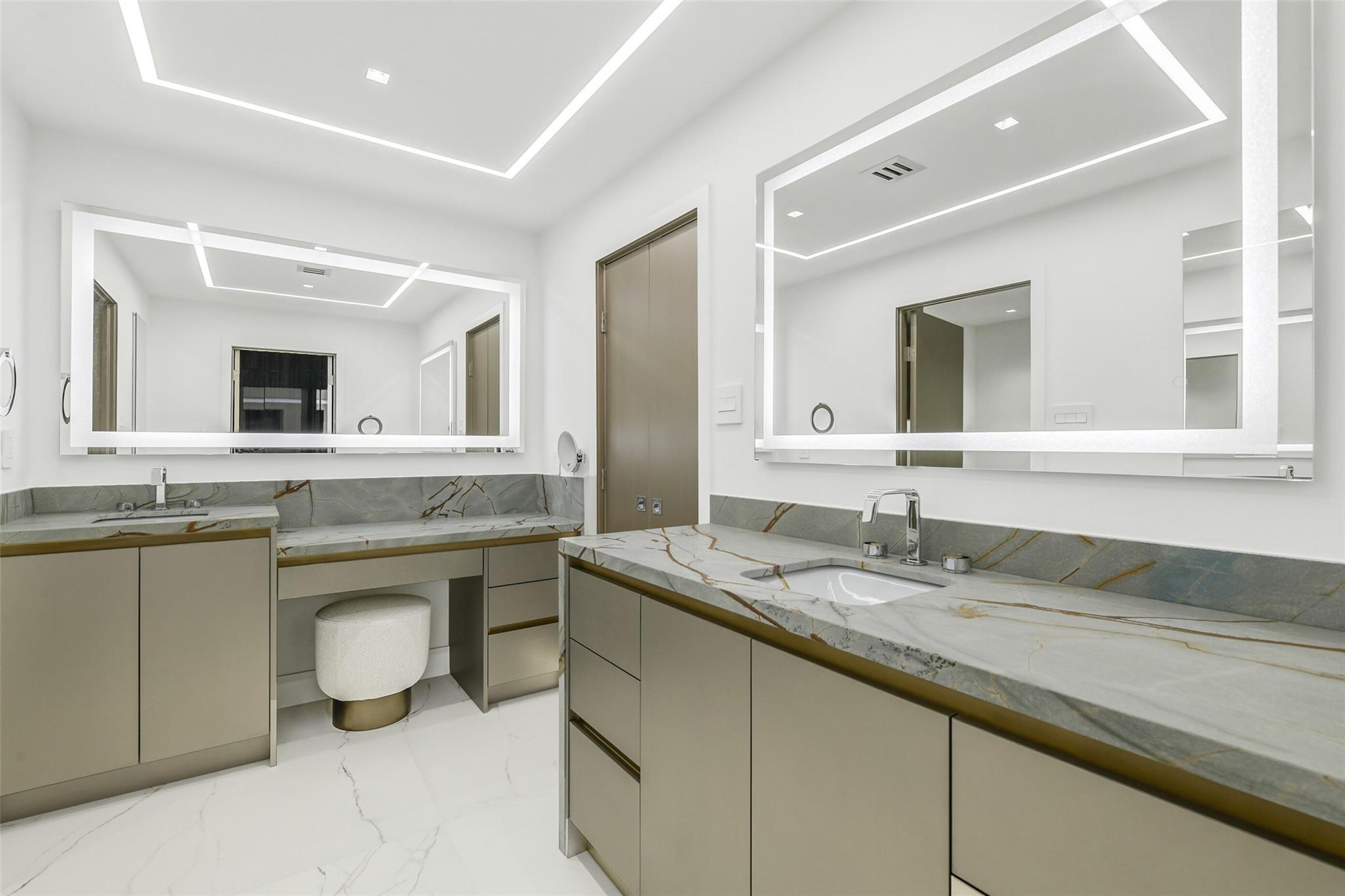 49 Briar Hollow Lane # 1904