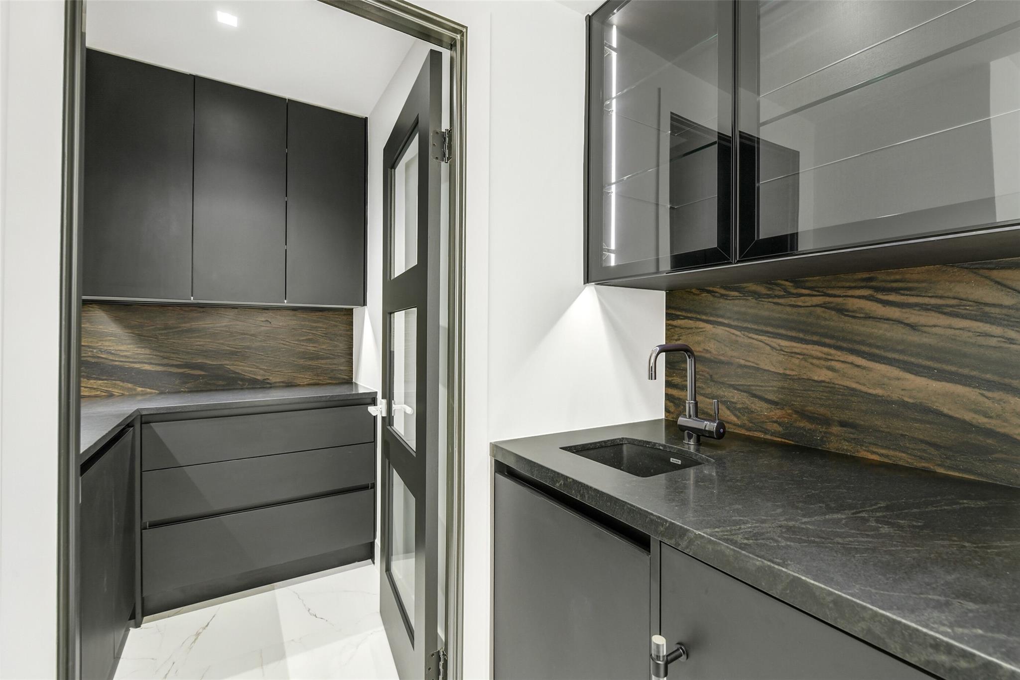 49 Briar Hollow Lane # 1904