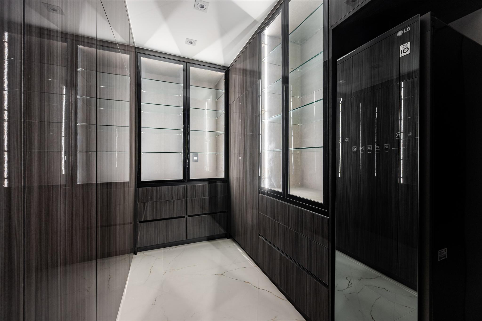 49 Briar Hollow Lane # 1904