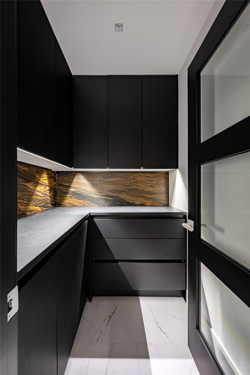 49 Briar Hollow Lane # 1904