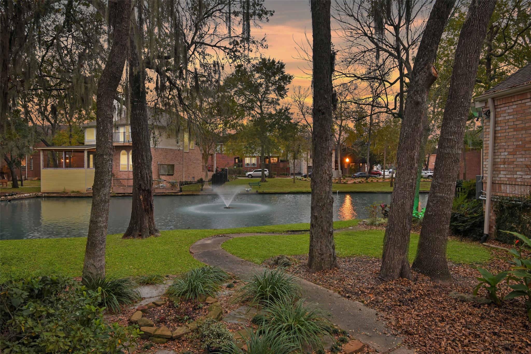 12859 Kingsbridge Lane
