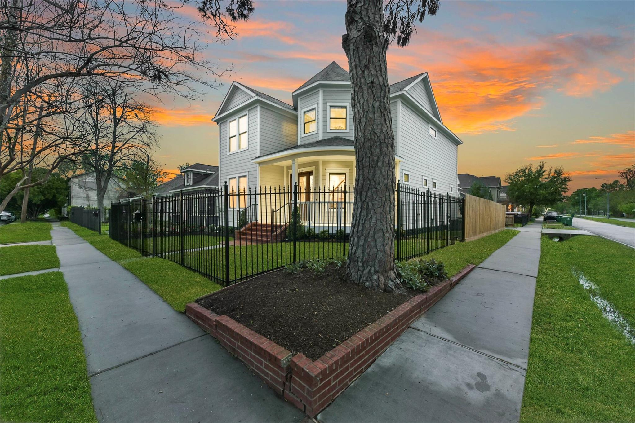 450 W 16th Street