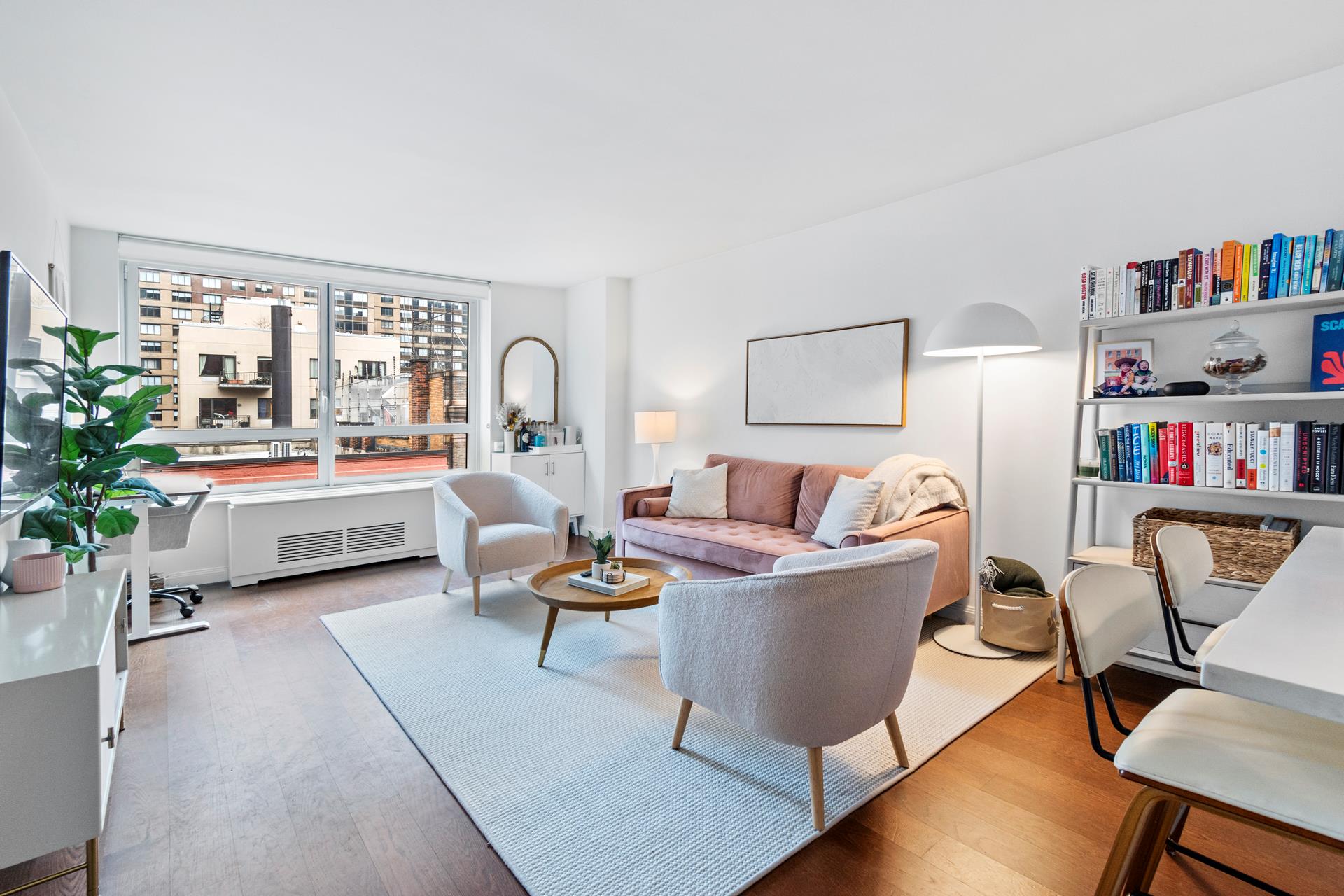 200 E 94TH Street 526