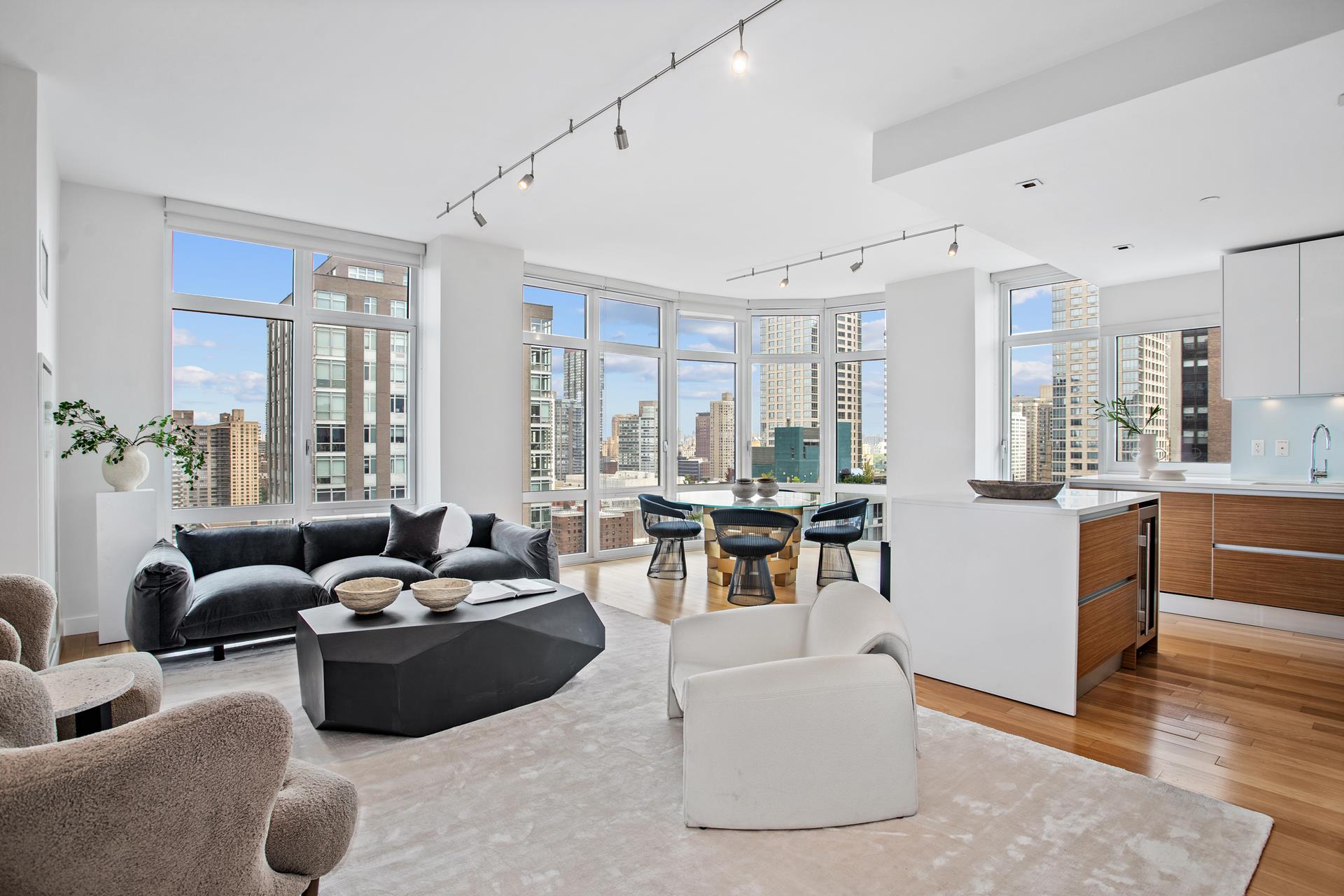 555 W 59TH Street 25E