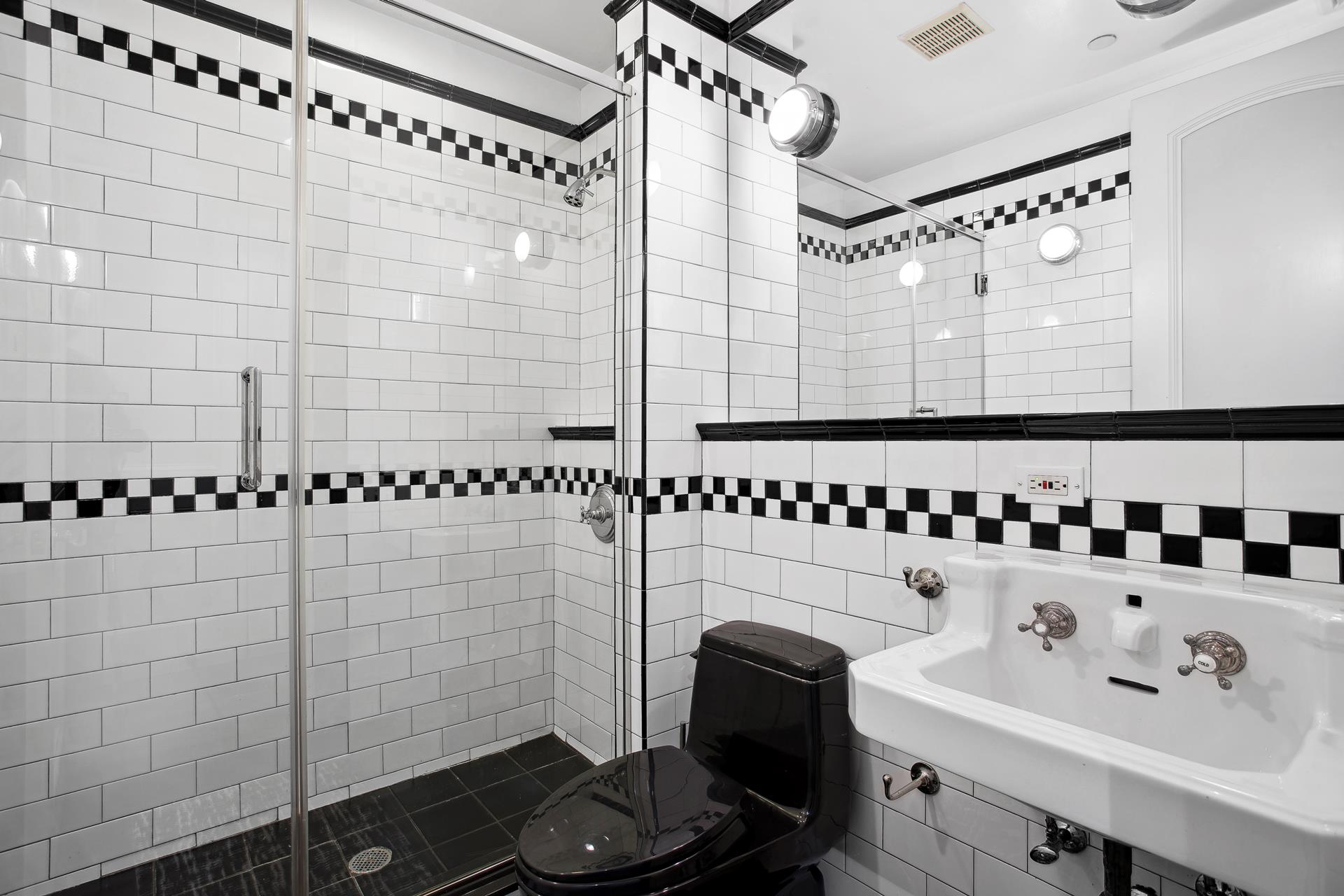 32 E 22ND Street