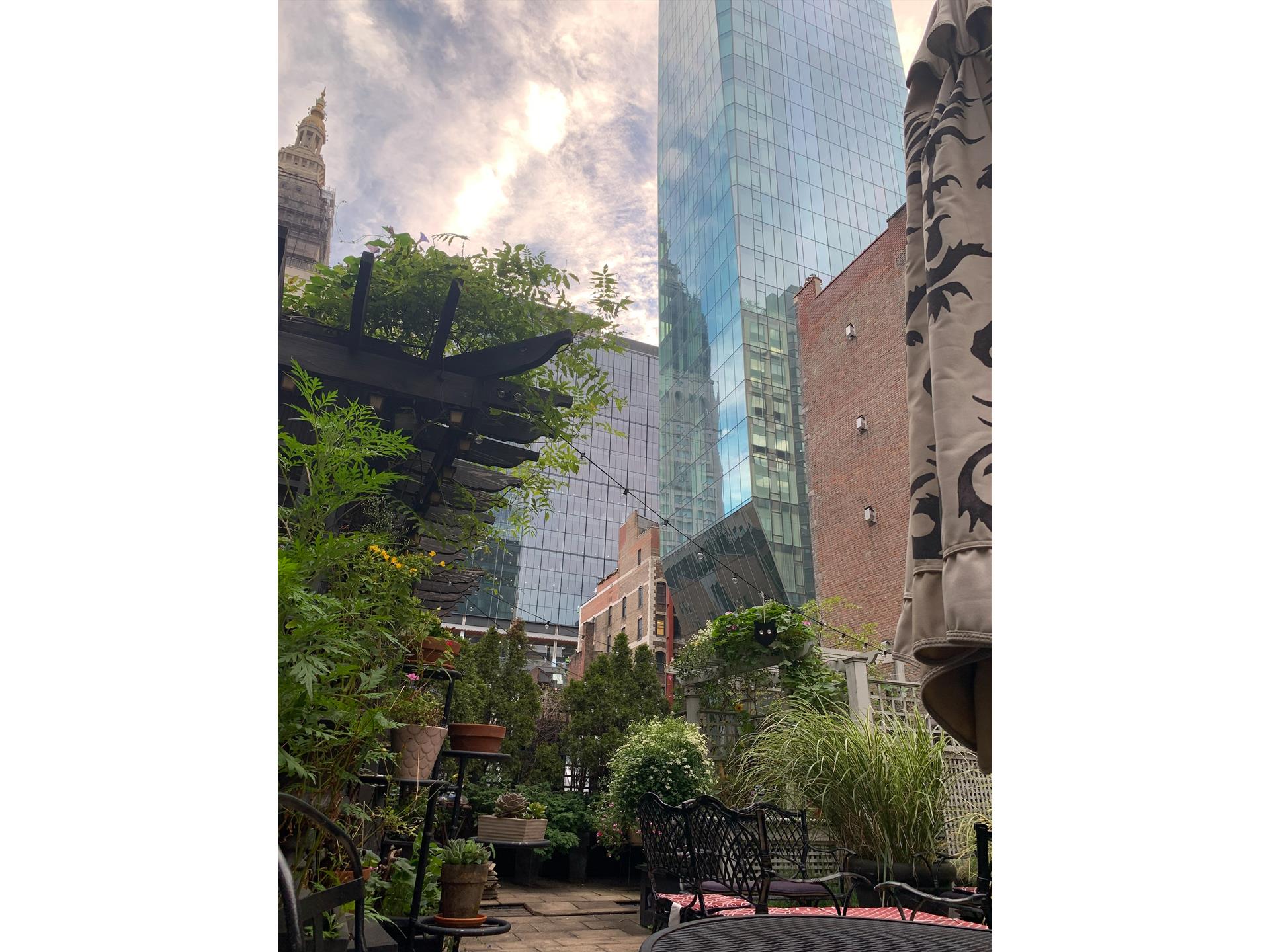 32 E 22ND Street