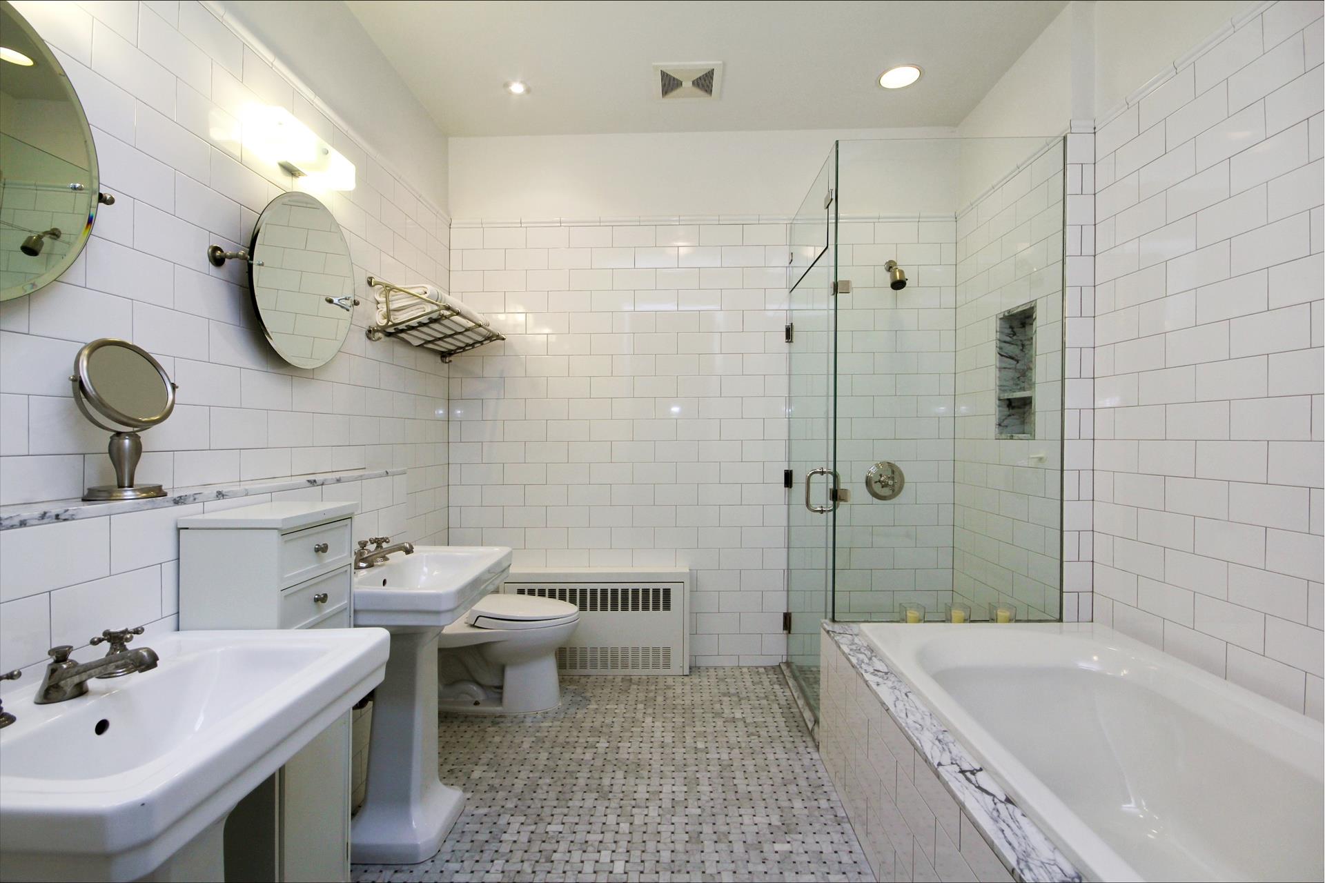 32 E 22ND Street