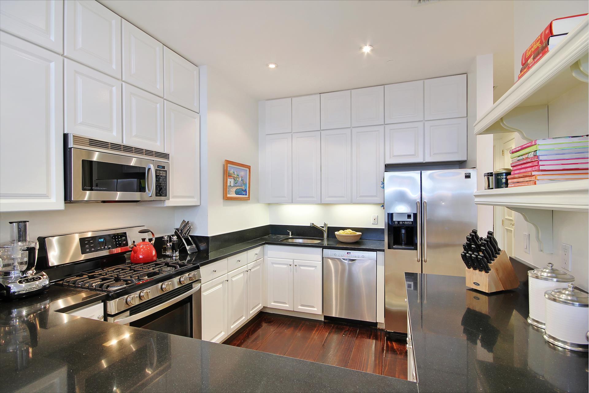 32 E 22ND Street