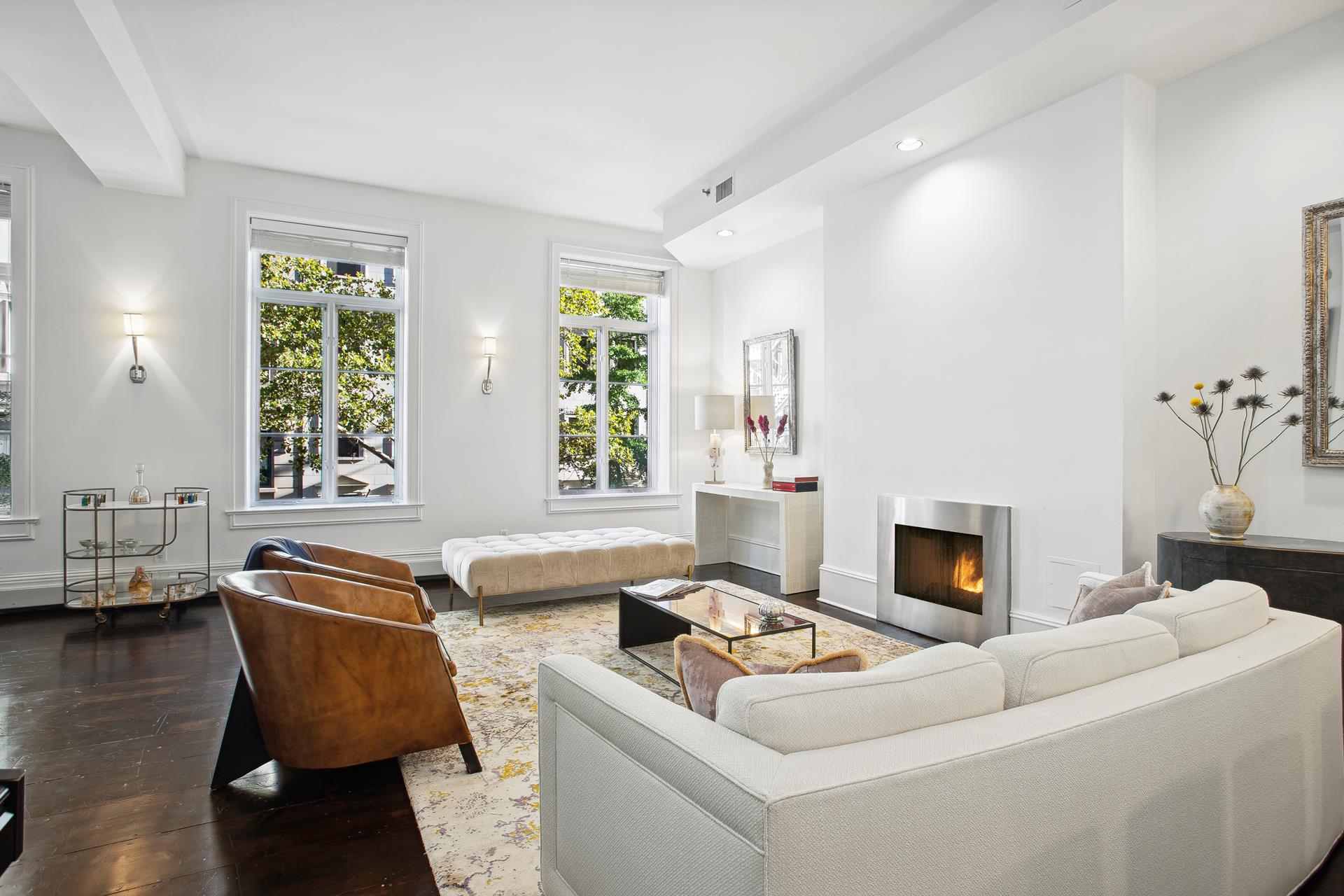 32 E 22ND Street
