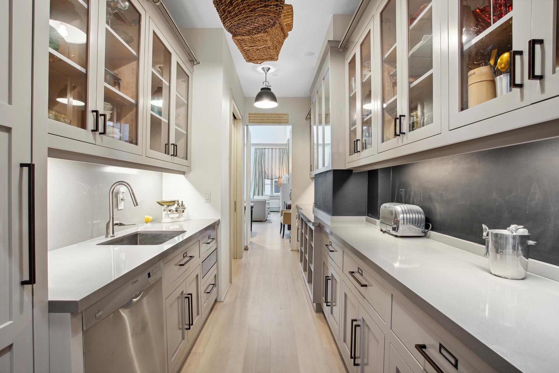 32 E 22ND Street