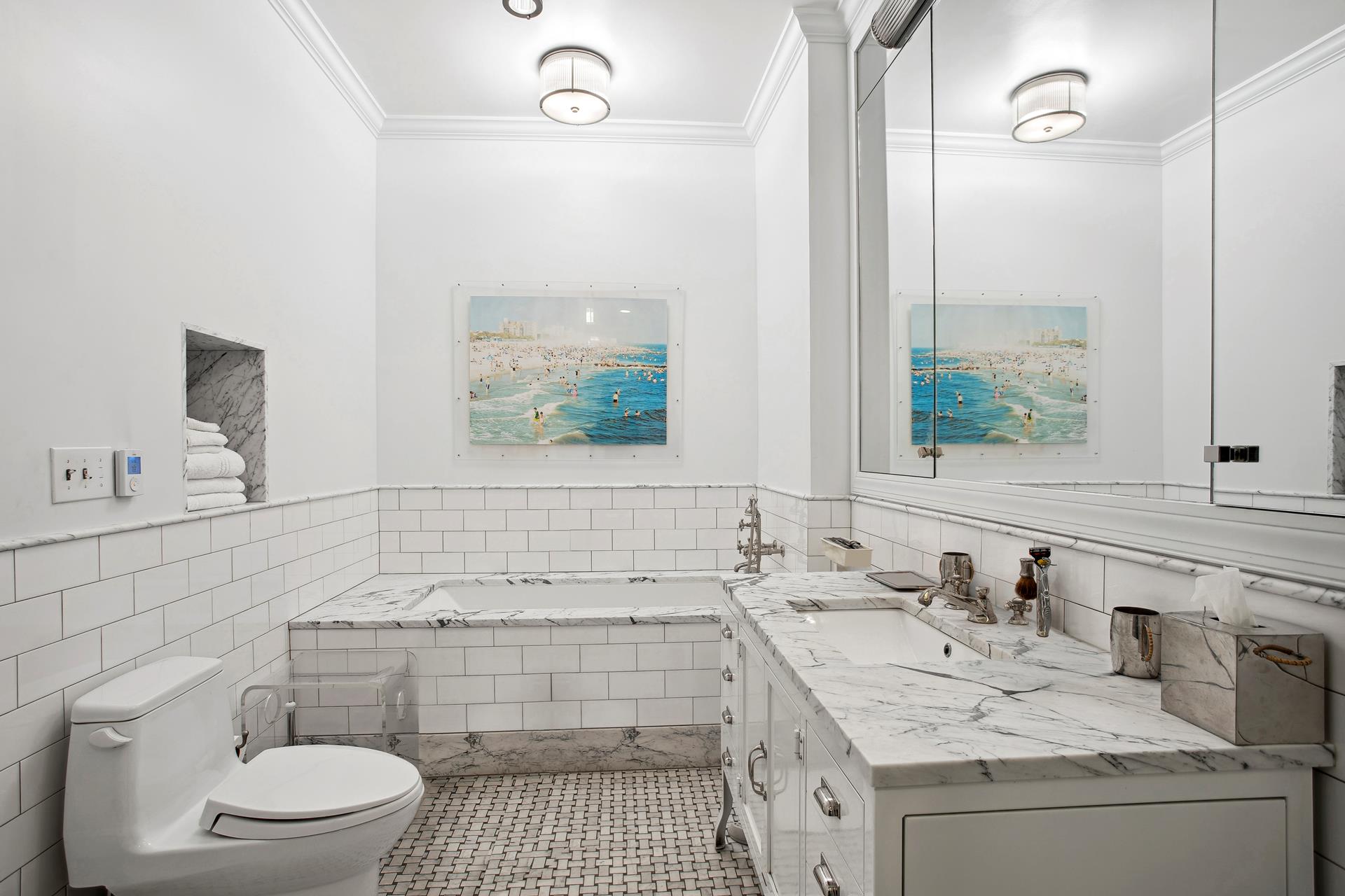 32 E 22ND Street
